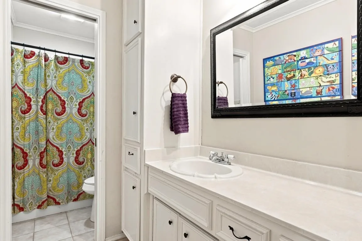Single Family Residence For Sale in Mc Lennan County , 9909 Forest Shadows Drive, Woodway, Texas 76712, 4 Bedroom, 3 Bathroom, 2 Garage spaces, 2,299 Sqft, built in 1975, mls#21362729, Real Estate Agent in Woodway, Homes For Sale in Mc Lennan county, Homes For Sale in Woodway, Realtor in Woodway Texas, Real Estate Brokerage Independent Realty Texas, Luminita Cordes Realtor