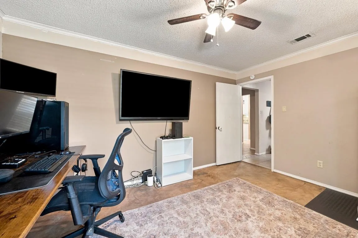 Single Family Residence For Sale in Mc Lennan County , 9909 Forest Shadows Drive, Woodway, Texas 76712, 4 Bedroom, 3 Bathroom, 2 Garage spaces, 2,299 Sqft, built in 1975, mls#21362729, Real Estate Agent in Woodway, Homes For Sale in Mc Lennan county, Homes For Sale in Woodway, Realtor in Woodway Texas, Real Estate Brokerage Independent Realty Texas, Luminita Cordes Realtor