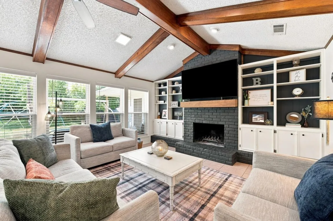 Single Family Residence For Sale in Mc Lennan County , 9909 Forest Shadows Drive, Woodway, Texas 76712, 4 Bedroom, 3 Bathroom, 2 Garage spaces, 2,299 Sqft, built in 1975, mls#21362729, Real Estate Agent in Woodway, Homes For Sale in Mc Lennan county, Homes For Sale in Woodway, Realtor in Woodway Texas, Real Estate Brokerage Independent Realty Texas, Luminita Cordes Realtor