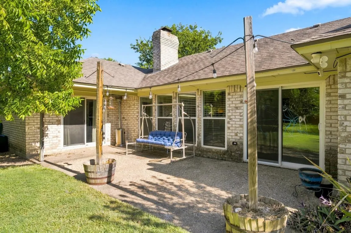 Single Family Residence For Sale in Mc Lennan County , 9909 Forest Shadows Drive, Woodway, Texas 76712, 4 Bedroom, 3 Bathroom, 2 Garage spaces, 2,299 Sqft, built in 1975, mls#21362729, Real Estate Agent in Woodway, Homes For Sale in Mc Lennan county, Homes For Sale in Woodway, Realtor in Woodway Texas, Real Estate Brokerage Independent Realty Texas, Luminita Cordes Realtor
