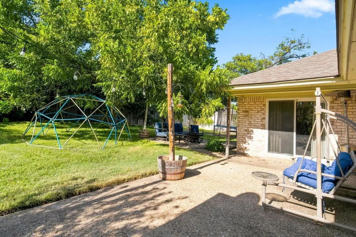 Single Family Residence For Sale in Mc Lennan County , 9909 Forest Shadows Drive, Woodway, Texas 76712, 4 Bedroom, 3 Bathroom, 2 Garage spaces, 2,299 Sqft, built in 1975, mls#21362729, Real Estate Agent in Woodway, Homes For Sale in Mc Lennan county, Homes For Sale in Woodway, Realtor in Woodway Texas, Real Estate Brokerage Independent Realty Texas, Luminita Cordes Realtor