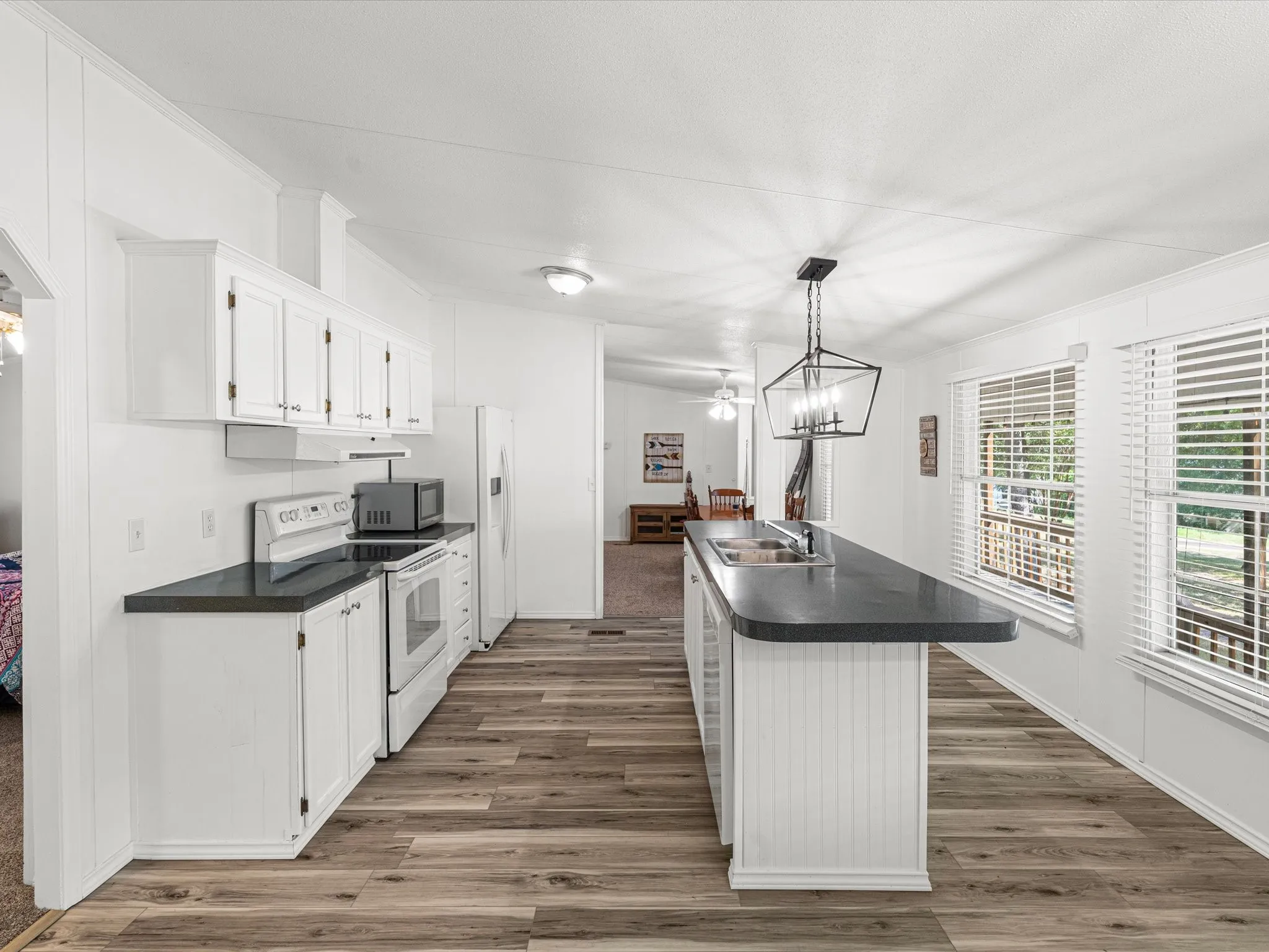 Mobile Home For Sale in Freestone County , 251 Knights Circle, Streetman, Texas 75859, 3 Bedroom, 2 Bathroom, Garage spaces, 1,880 Sqft, built in 1995, mls#21362091, Real Estate Agent in Streetman, Homes For Sale in Freestone county, Homes For Sale in Streetman, Realtor in Streetman Texas, Real Estate Brokerage Independent Realty Texas, Luminita Cordes Realtor