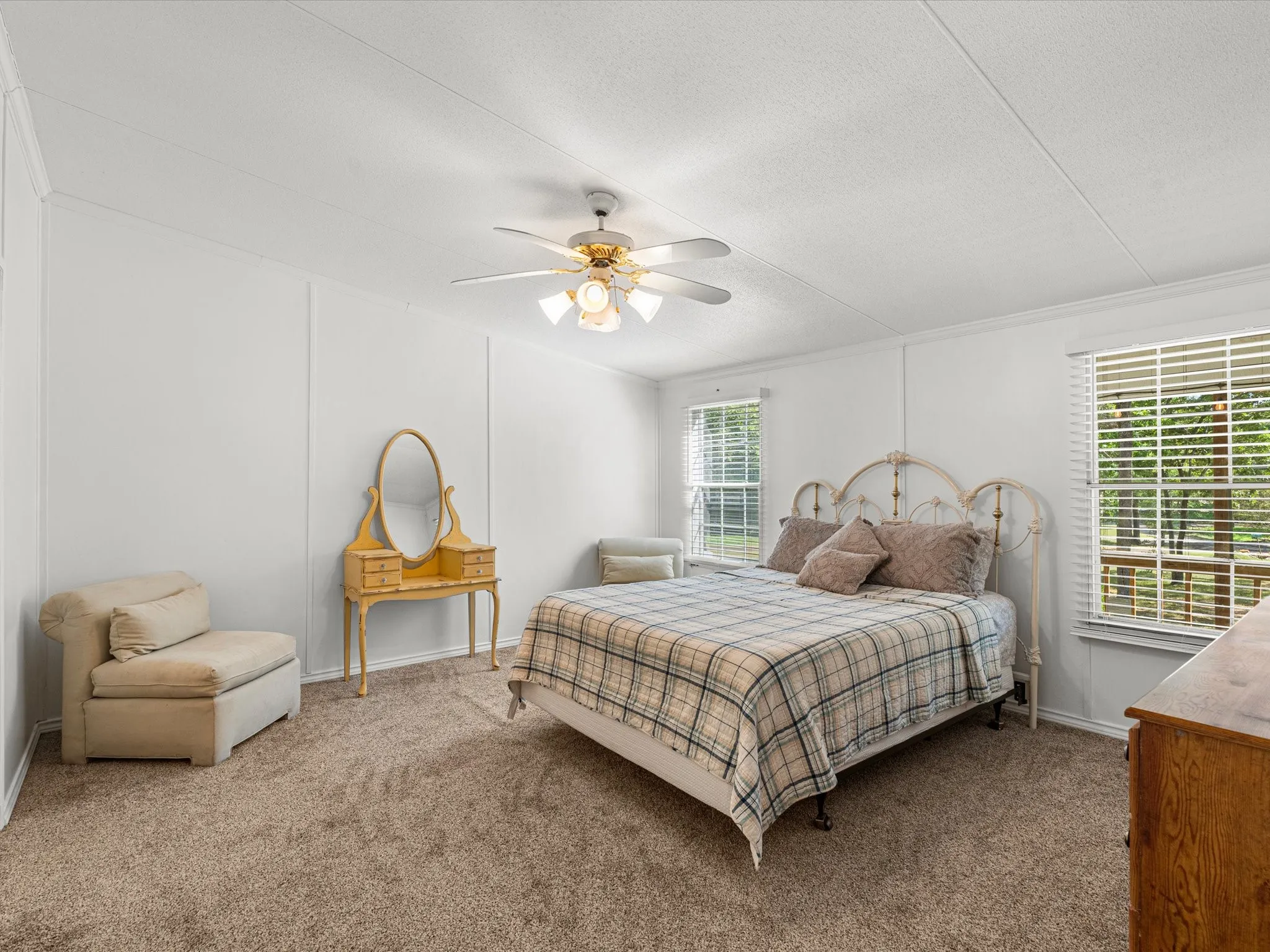 Mobile Home For Sale in Freestone County , 251 Knights Circle, Streetman, Texas 75859, 3 Bedroom, 2 Bathroom, Garage spaces, 1,880 Sqft, built in 1995, mls#21362091, Real Estate Agent in Streetman, Homes For Sale in Freestone county, Homes For Sale in Streetman, Realtor in Streetman Texas, Real Estate Brokerage Independent Realty Texas, Luminita Cordes Realtor