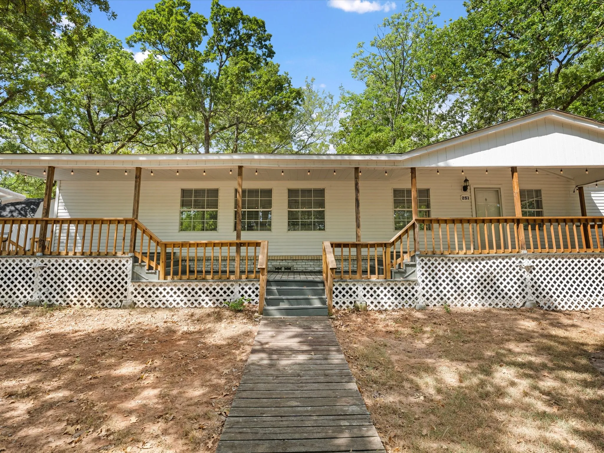 Mobile Home For Sale in Freestone County , 251 Knights Circle, Streetman, Texas 75859, 3 Bedroom, 2 Bathroom, Garage spaces, 1,880 Sqft, built in 1995, mls#21362091, Real Estate Agent in Streetman, Homes For Sale in Freestone county, Homes For Sale in Streetman, Realtor in Streetman Texas, Real Estate Brokerage Independent Realty Texas, Luminita Cordes Realtor