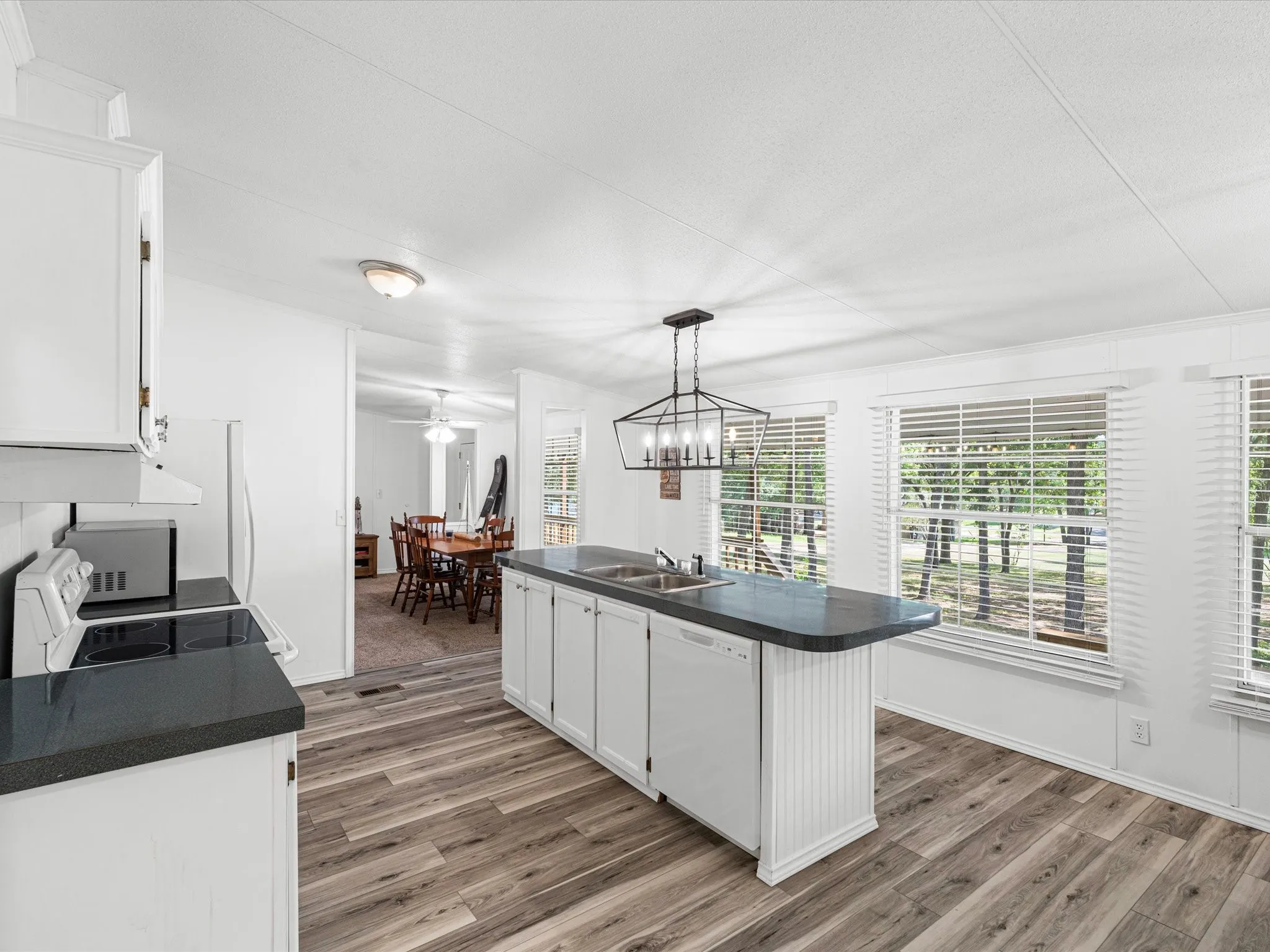 Mobile Home For Sale in Freestone County , 251 Knights Circle, Streetman, Texas 75859, 3 Bedroom, 2 Bathroom, Garage spaces, 1,880 Sqft, built in 1995, mls#21362091, Real Estate Agent in Streetman, Homes For Sale in Freestone county, Homes For Sale in Streetman, Realtor in Streetman Texas, Real Estate Brokerage Independent Realty Texas, Luminita Cordes Realtor