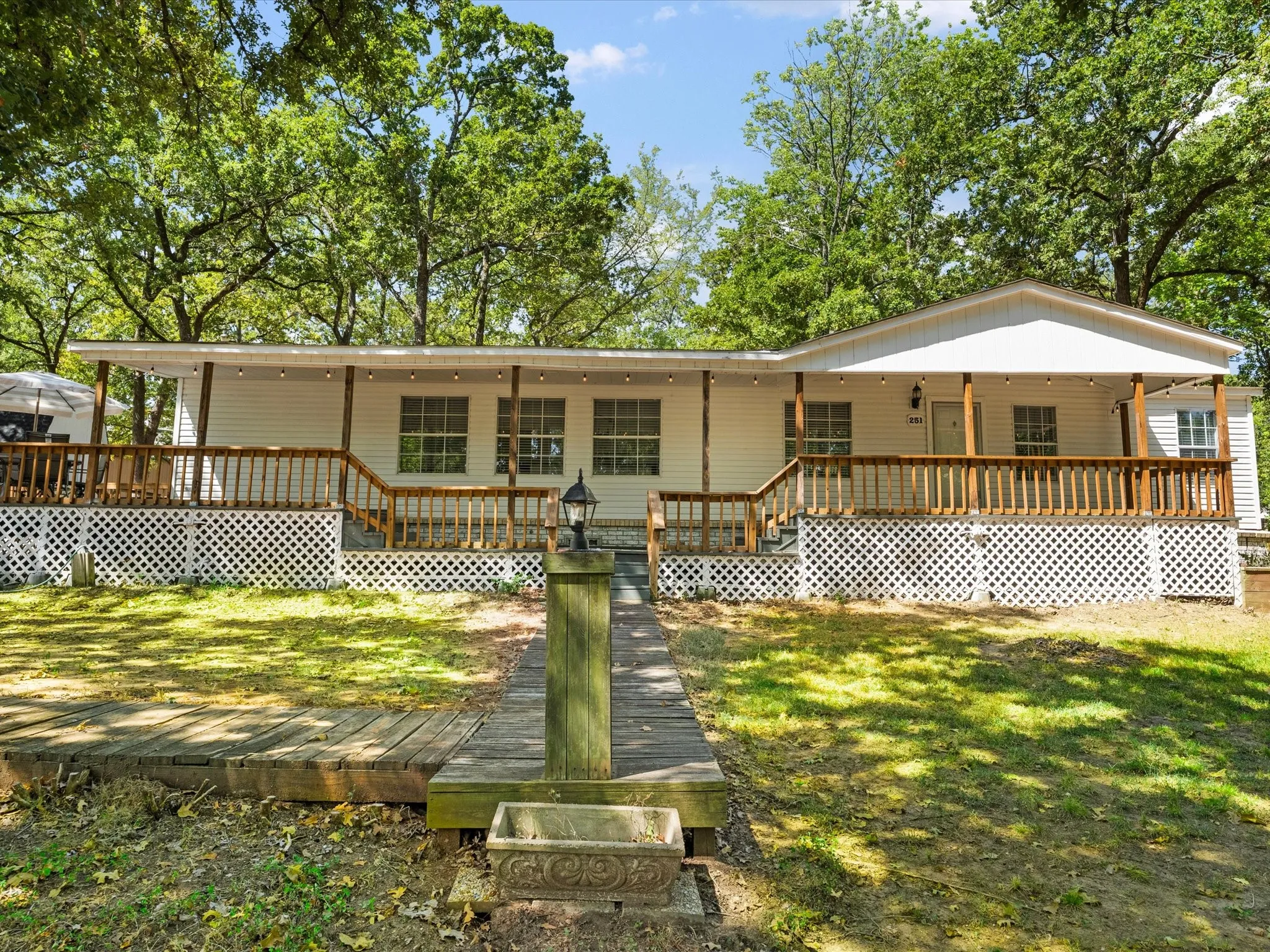 Mobile Home For Sale in Freestone County , 251 Knights Circle, Streetman, Texas 75859, 3 Bedroom, 2 Bathroom, Garage spaces, 1,880 Sqft, built in 1995, mls#21362091, Real Estate Agent in Streetman, Homes For Sale in Freestone county, Homes For Sale in Streetman, Realtor in Streetman Texas, Real Estate Brokerage Independent Realty Texas, Luminita Cordes Realtor