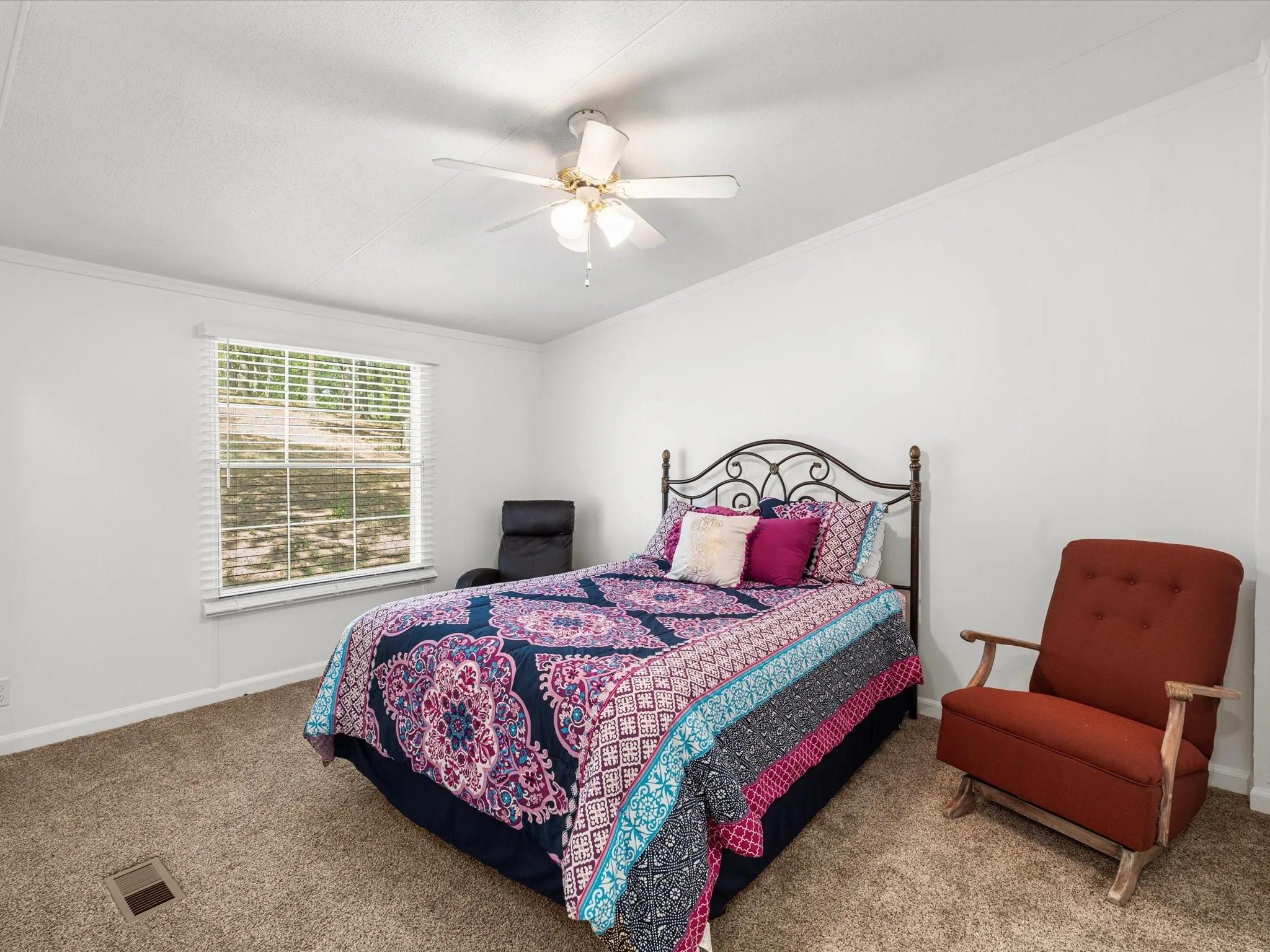 Mobile Home For Sale in Freestone County , 251 Knights Circle, Streetman, Texas 75859, 3 Bedroom, 2 Bathroom, Garage spaces, 1,880 Sqft, built in 1995, mls#21362091, Real Estate Agent in Streetman, Homes For Sale in Freestone county, Homes For Sale in Streetman, Realtor in Streetman Texas, Real Estate Brokerage Independent Realty Texas, Luminita Cordes Realtor