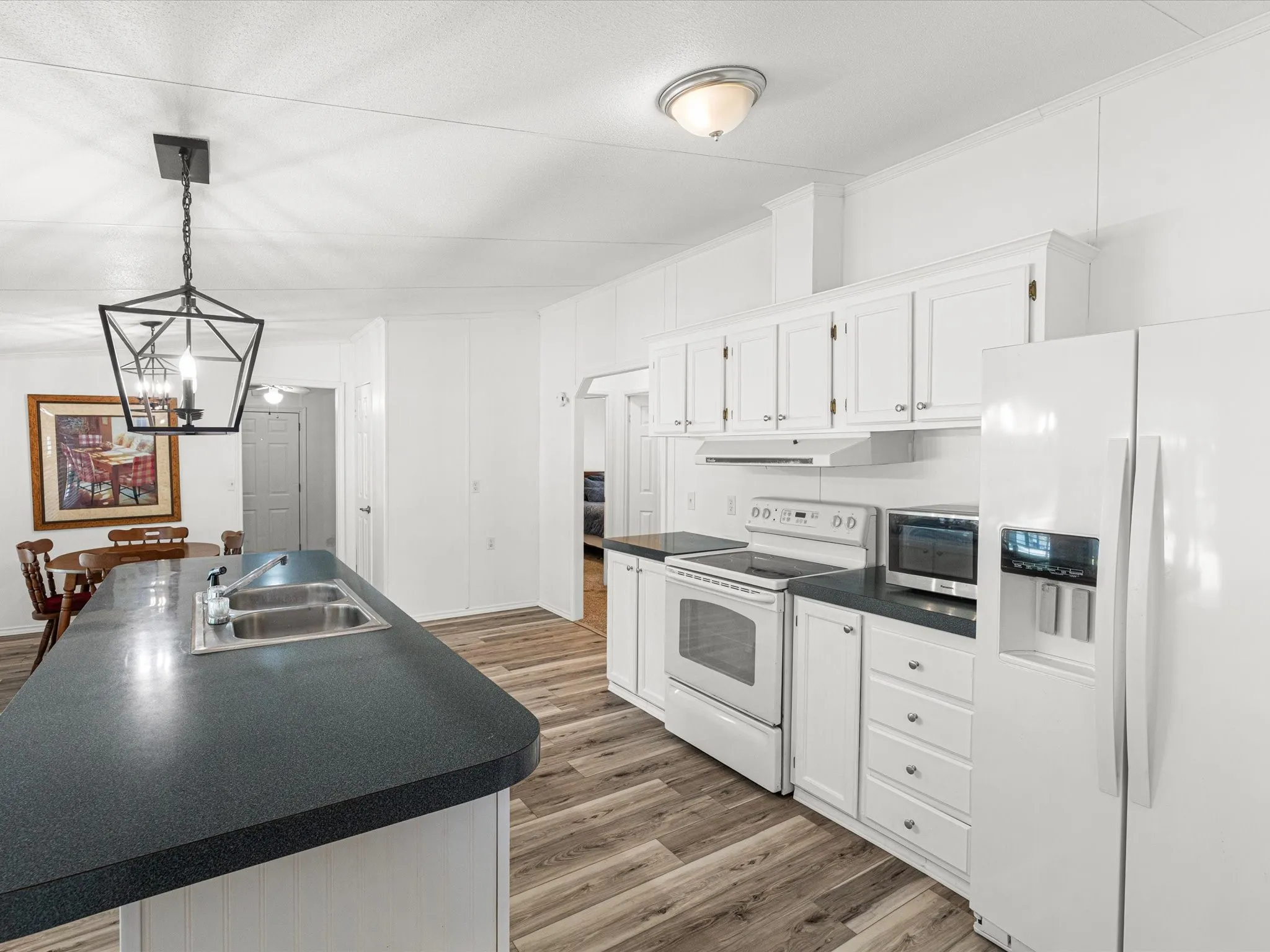 Mobile Home For Sale in Freestone County , 251 Knights Circle, Streetman, Texas 75859, 3 Bedroom, 2 Bathroom, Garage spaces, 1,880 Sqft, built in 1995, mls#21362091, Real Estate Agent in Streetman, Homes For Sale in Freestone county, Homes For Sale in Streetman, Realtor in Streetman Texas, Real Estate Brokerage Independent Realty Texas, Luminita Cordes Realtor