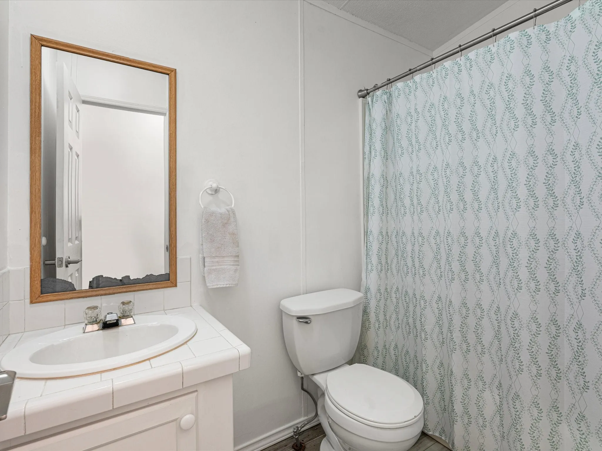 Mobile Home For Sale in Freestone County , 251 Knights Circle, Streetman, Texas 75859, 3 Bedroom, 2 Bathroom, Garage spaces, 1,880 Sqft, built in 1995, mls#21362091, Real Estate Agent in Streetman, Homes For Sale in Freestone county, Homes For Sale in Streetman, Realtor in Streetman Texas, Real Estate Brokerage Independent Realty Texas, Luminita Cordes Realtor
