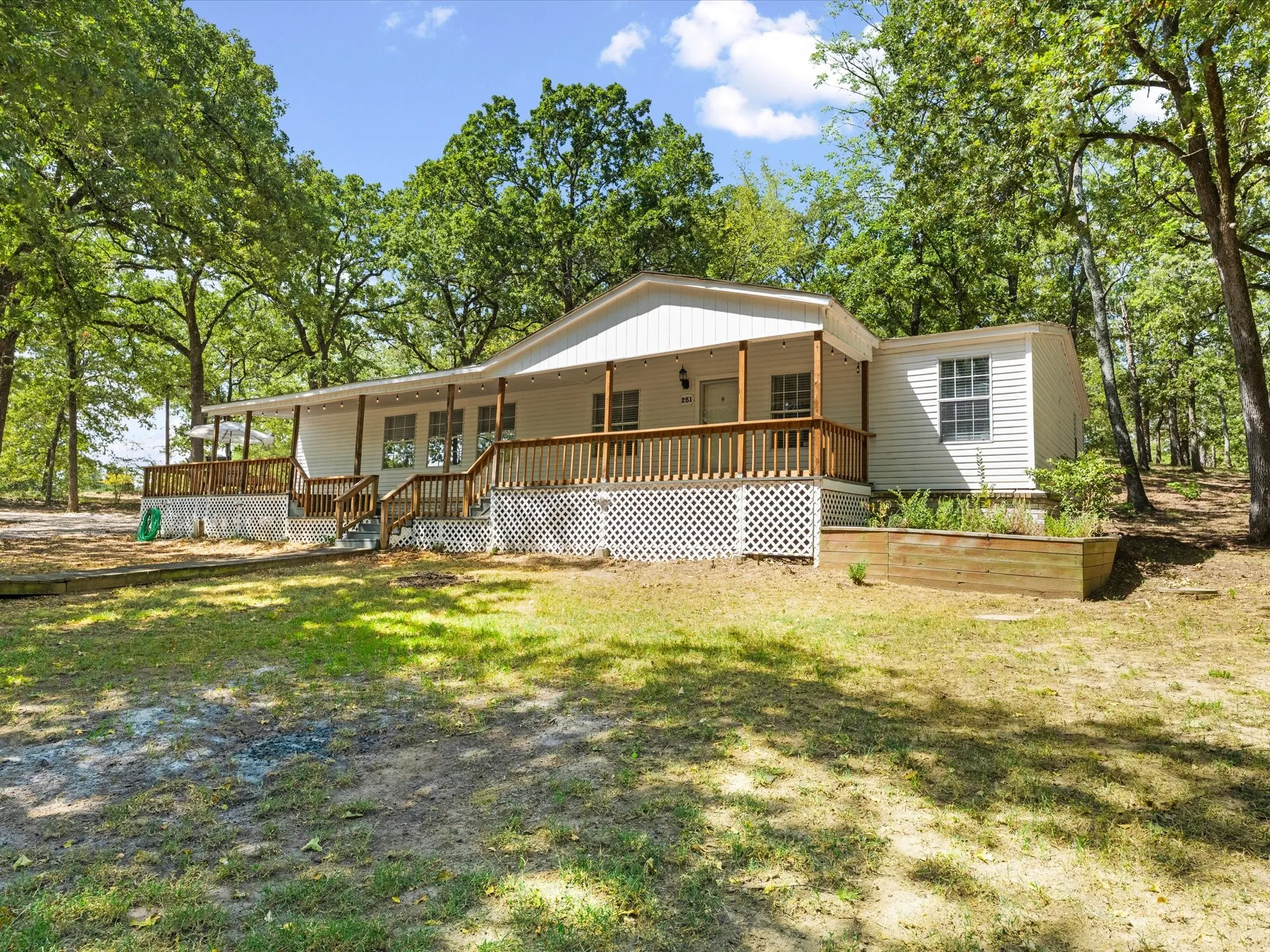 Mobile Home For Sale in Freestone County , 251 Knights Circle, Streetman, Texas 75859, 3 Bedroom, 2 Bathroom, Garage spaces, 1,880 Sqft, built in 1995, mls#21362091, Real Estate Agent in Streetman, Homes For Sale in Freestone county, Homes For Sale in Streetman, Realtor in Streetman Texas, Real Estate Brokerage Independent Realty Texas, Luminita Cordes Realtor