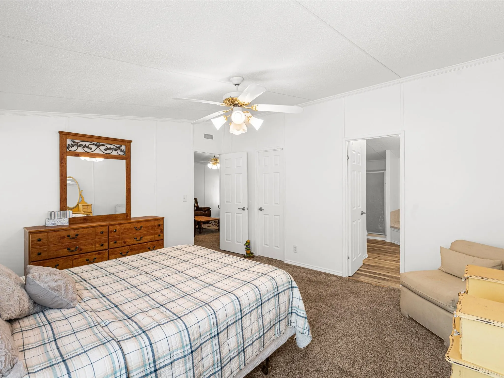 Mobile Home For Sale in Freestone County , 251 Knights Circle, Streetman, Texas 75859, 3 Bedroom, 2 Bathroom, Garage spaces, 1,880 Sqft, built in 1995, mls#21362091, Real Estate Agent in Streetman, Homes For Sale in Freestone county, Homes For Sale in Streetman, Realtor in Streetman Texas, Real Estate Brokerage Independent Realty Texas, Luminita Cordes Realtor