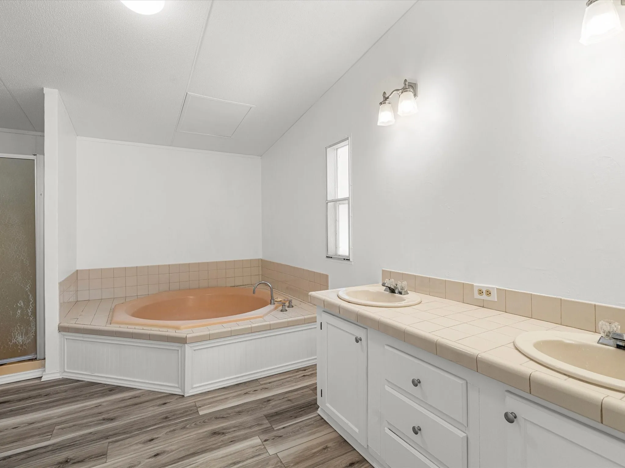 Mobile Home For Sale in Freestone County , 251 Knights Circle, Streetman, Texas 75859, 3 Bedroom, 2 Bathroom, Garage spaces, 1,880 Sqft, built in 1995, mls#21362091, Real Estate Agent in Streetman, Homes For Sale in Freestone county, Homes For Sale in Streetman, Realtor in Streetman Texas, Real Estate Brokerage Independent Realty Texas, Luminita Cordes Realtor