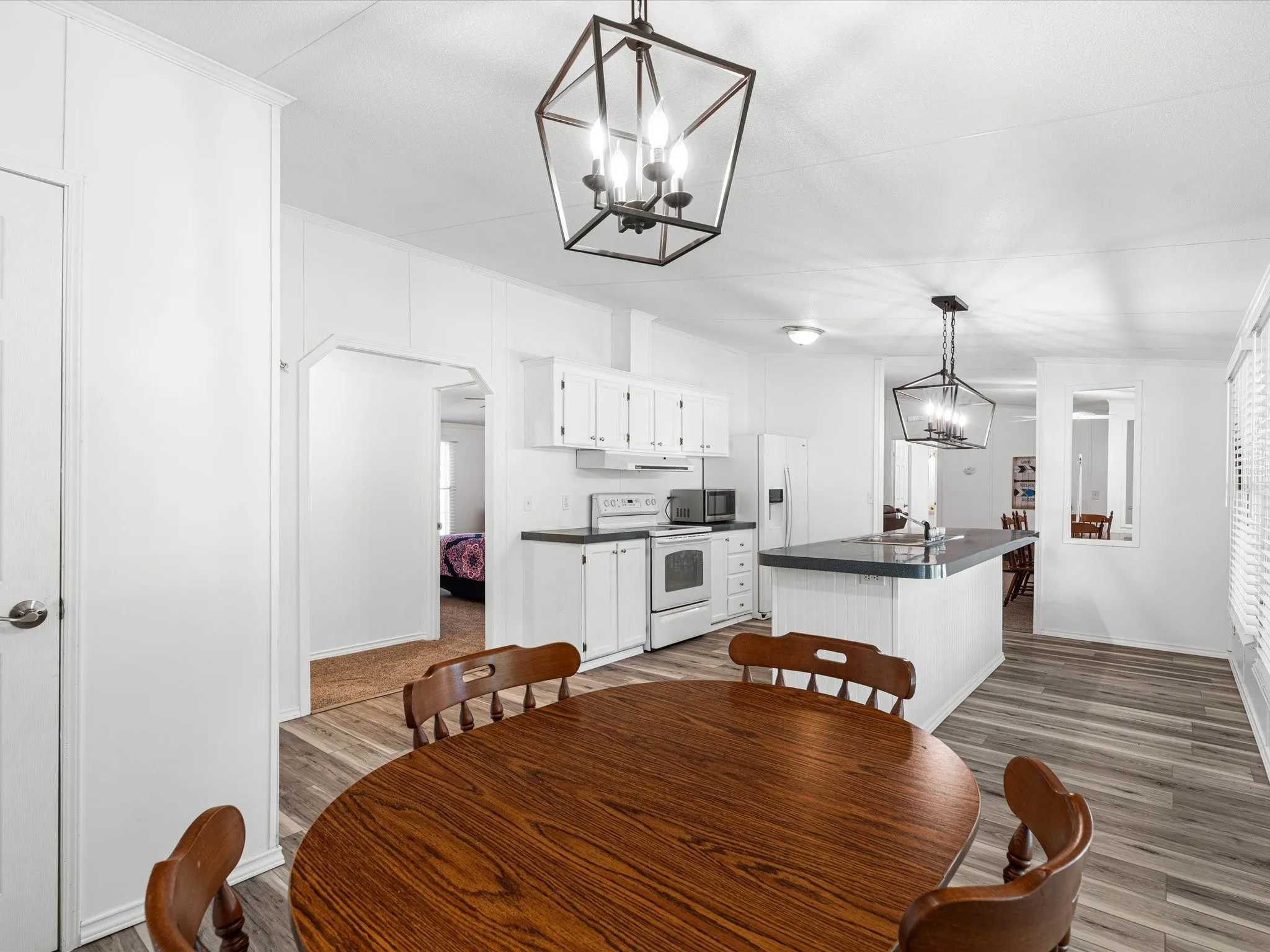 Mobile Home For Sale in Freestone County , 251 Knights Circle, Streetman, Texas 75859, 3 Bedroom, 2 Bathroom, Garage spaces, 1,880 Sqft, built in 1995, mls#21362091, Real Estate Agent in Streetman, Homes For Sale in Freestone county, Homes For Sale in Streetman, Realtor in Streetman Texas, Real Estate Brokerage Independent Realty Texas, Luminita Cordes Realtor