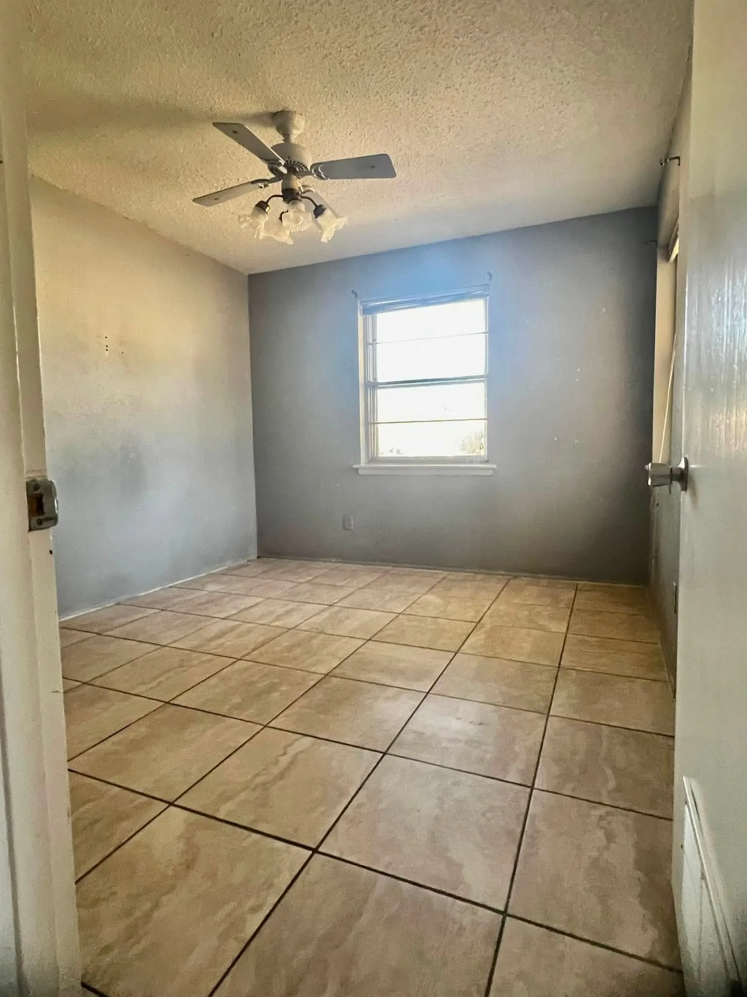 Single Family Residence For Sale in Dallas County , 4703 Bedford Drive, Mesquite, Texas 75150, 3 Bedroom, 2 Bathroom, 1 Garage spaces, 1,348 Sqft, built in 1959, mls#21362821, Real Estate Agent in Mesquite, Homes For Sale in Dallas county, Homes For Sale in Mesquite, Realtor in Mesquite Texas, Real Estate Brokerage Independent Realty Texas, Luminita Cordes Realtor