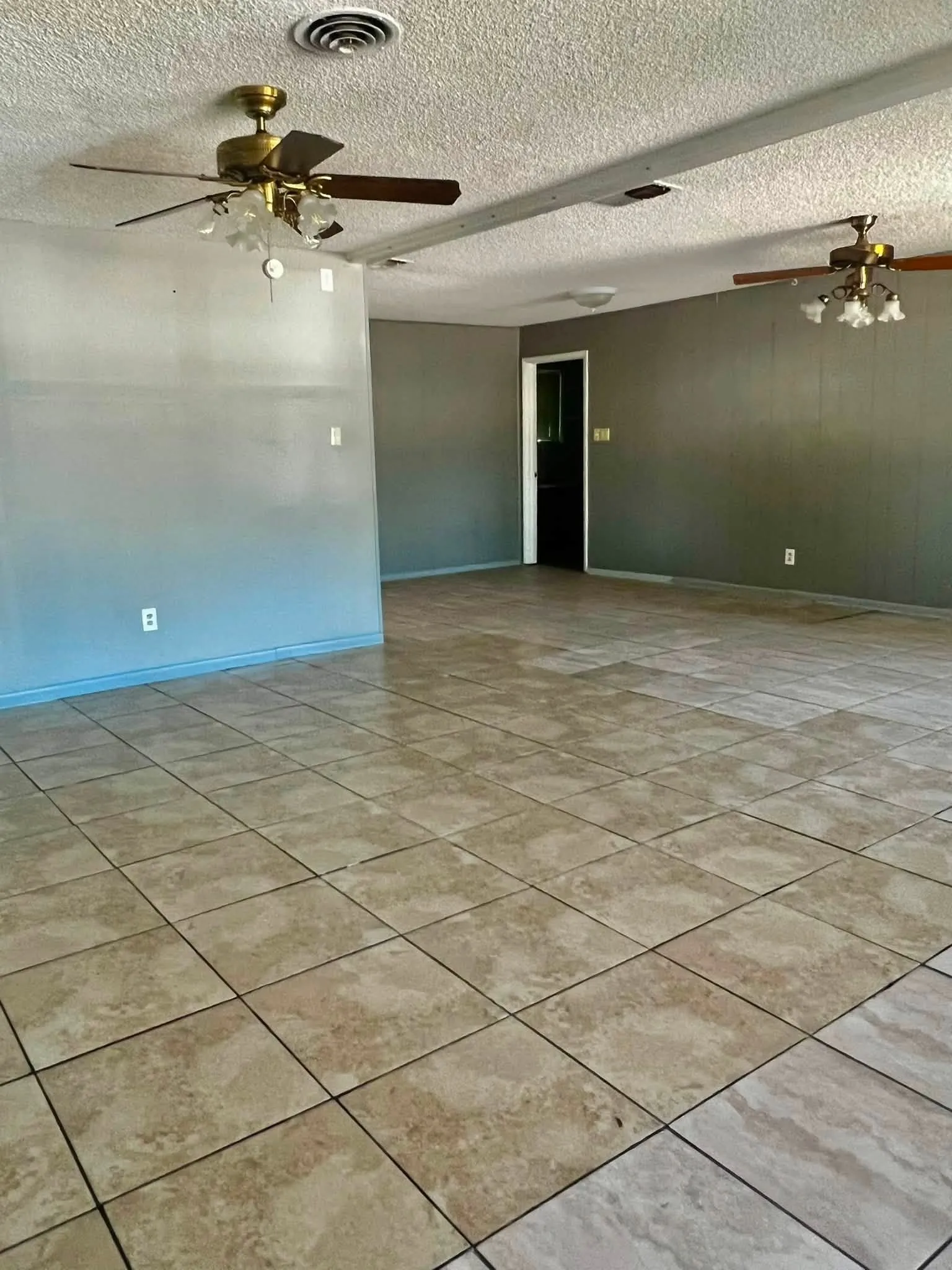 Single Family Residence For Sale in Dallas County , 4703 Bedford Drive, Mesquite, Texas 75150, 3 Bedroom, 2 Bathroom, 1 Garage spaces, 1,348 Sqft, built in 1959, mls#21362821, Real Estate Agent in Mesquite, Homes For Sale in Dallas county, Homes For Sale in Mesquite, Realtor in Mesquite Texas, Real Estate Brokerage Independent Realty Texas, Luminita Cordes Realtor