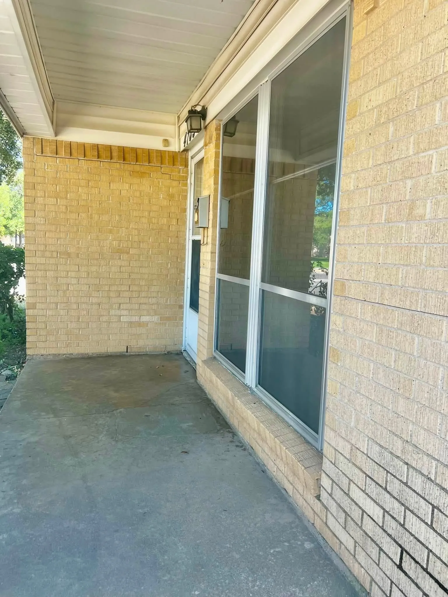 Single Family Residence For Sale in Dallas County , 4703 Bedford Drive, Mesquite, Texas 75150, 3 Bedroom, 2 Bathroom, 1 Garage spaces, 1,348 Sqft, built in 1959, mls#21362821, Real Estate Agent in Mesquite, Homes For Sale in Dallas county, Homes For Sale in Mesquite, Realtor in Mesquite Texas, Real Estate Brokerage Independent Realty Texas, Luminita Cordes Realtor