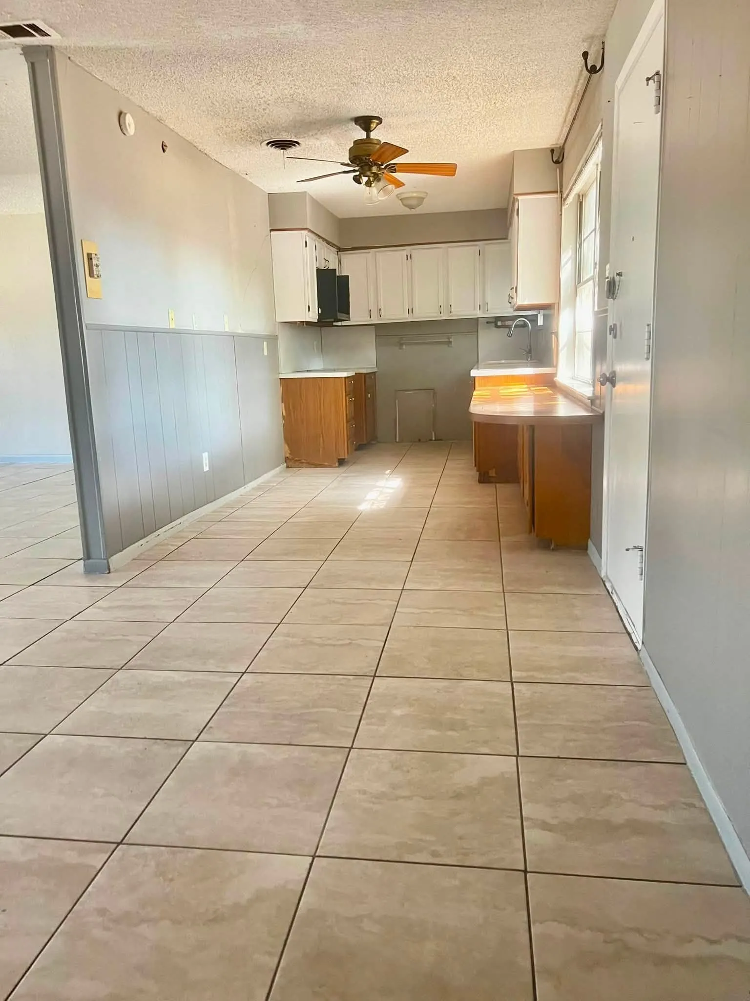 Single Family Residence For Sale in Dallas County , 4703 Bedford Drive, Mesquite, Texas 75150, 3 Bedroom, 2 Bathroom, 1 Garage spaces, 1,348 Sqft, built in 1959, mls#21362821, Real Estate Agent in Mesquite, Homes For Sale in Dallas county, Homes For Sale in Mesquite, Realtor in Mesquite Texas, Real Estate Brokerage Independent Realty Texas, Luminita Cordes Realtor