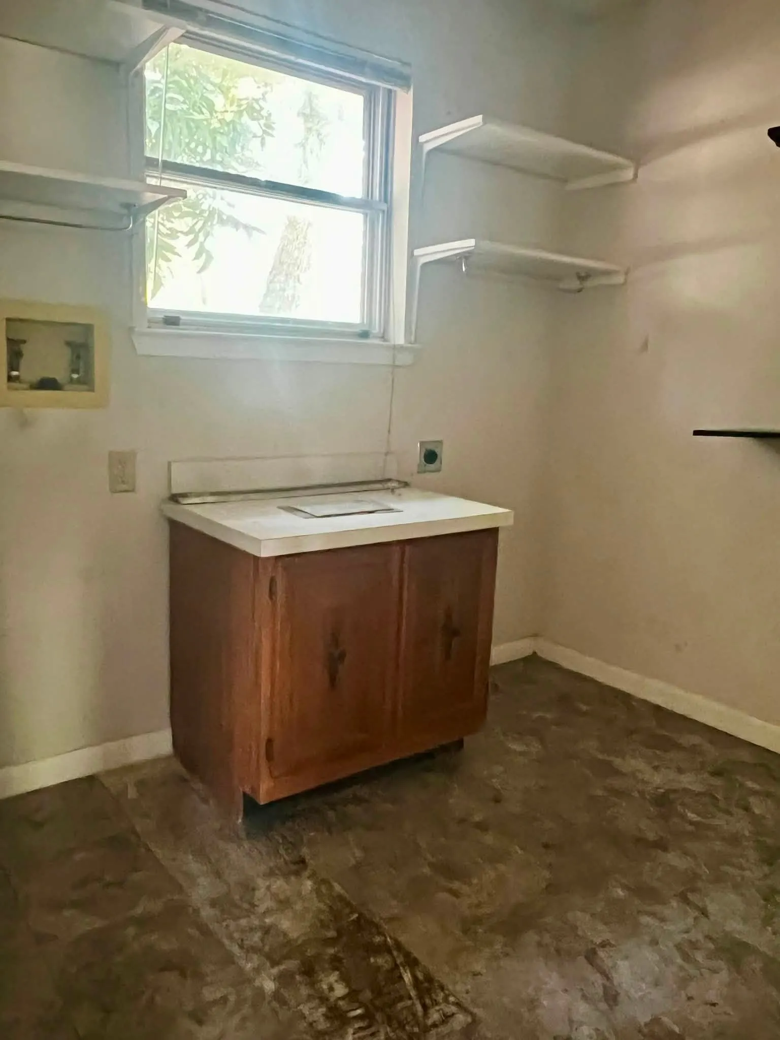 Single Family Residence For Sale in Dallas County , 4703 Bedford Drive, Mesquite, Texas 75150, 3 Bedroom, 2 Bathroom, 1 Garage spaces, 1,348 Sqft, built in 1959, mls#21362821, Real Estate Agent in Mesquite, Homes For Sale in Dallas county, Homes For Sale in Mesquite, Realtor in Mesquite Texas, Real Estate Brokerage Independent Realty Texas, Luminita Cordes Realtor