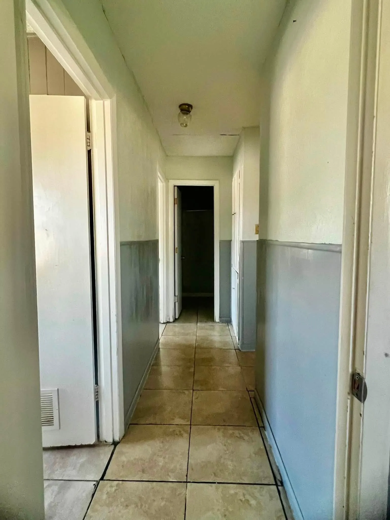 Single Family Residence For Sale in Dallas County , 4703 Bedford Drive, Mesquite, Texas 75150, 3 Bedroom, 2 Bathroom, 1 Garage spaces, 1,348 Sqft, built in 1959, mls#21362821, Real Estate Agent in Mesquite, Homes For Sale in Dallas county, Homes For Sale in Mesquite, Realtor in Mesquite Texas, Real Estate Brokerage Independent Realty Texas, Luminita Cordes Realtor