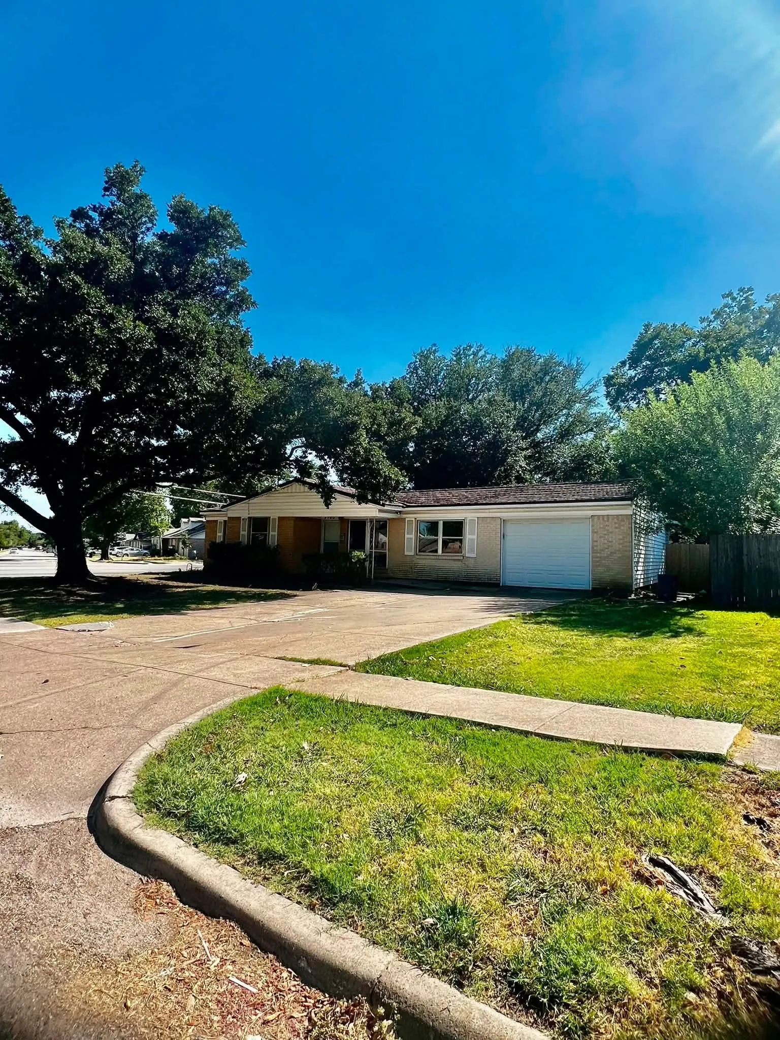 Single Family Residence For Sale in Dallas County , 4703 Bedford Drive, Mesquite, Texas 75150, 3 Bedroom, 2 Bathroom, 1 Garage spaces, 1,348 Sqft, built in 1959, mls#21362821, Real Estate Agent in Mesquite, Homes For Sale in Dallas county, Homes For Sale in Mesquite, Realtor in Mesquite Texas, Real Estate Brokerage Independent Realty Texas, Luminita Cordes Realtor