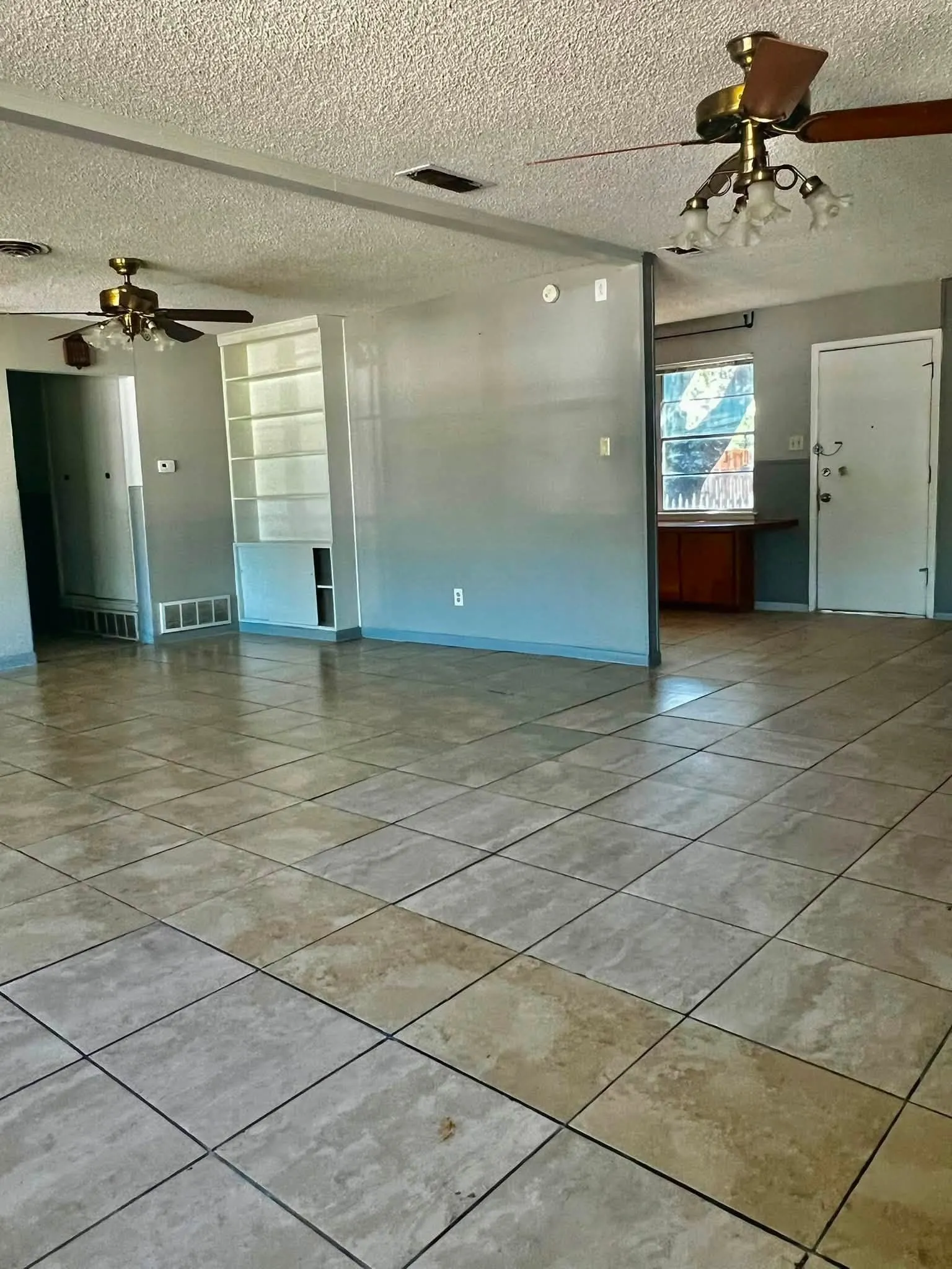 Single Family Residence For Sale in Dallas County , 4703 Bedford Drive, Mesquite, Texas 75150, 3 Bedroom, 2 Bathroom, 1 Garage spaces, 1,348 Sqft, built in 1959, mls#21362821, Real Estate Agent in Mesquite, Homes For Sale in Dallas county, Homes For Sale in Mesquite, Realtor in Mesquite Texas, Real Estate Brokerage Independent Realty Texas, Luminita Cordes Realtor