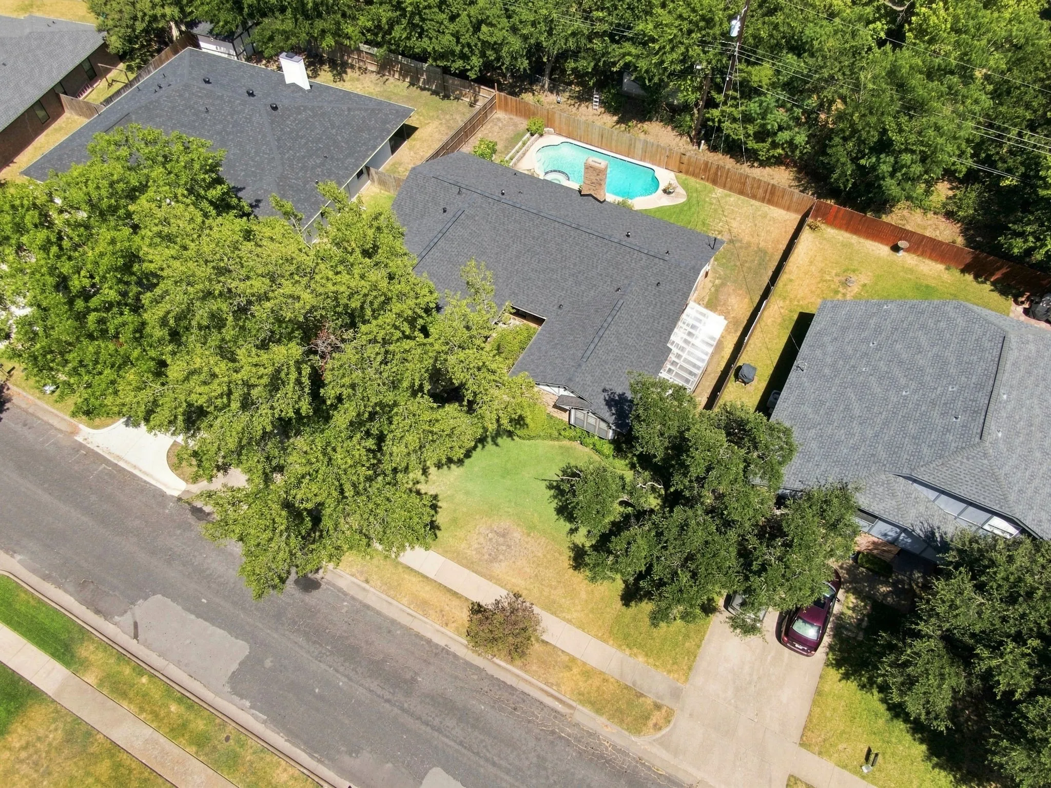 Single Family Residence For Sale in Ellis County , 2310 Louise Lane, Ennis, Texas 75119, 4 Bedroom, 3 Bathroom, 2 Garage spaces, 2,119 Sqft, built in 1976, mls#21361536, Real Estate Agent in Ennis, Homes For Sale in Ellis county, Homes For Sale in Ennis, Realtor in Ennis Texas, Real Estate Brokerage Independent Realty Texas, Luminita Cordes Realtor