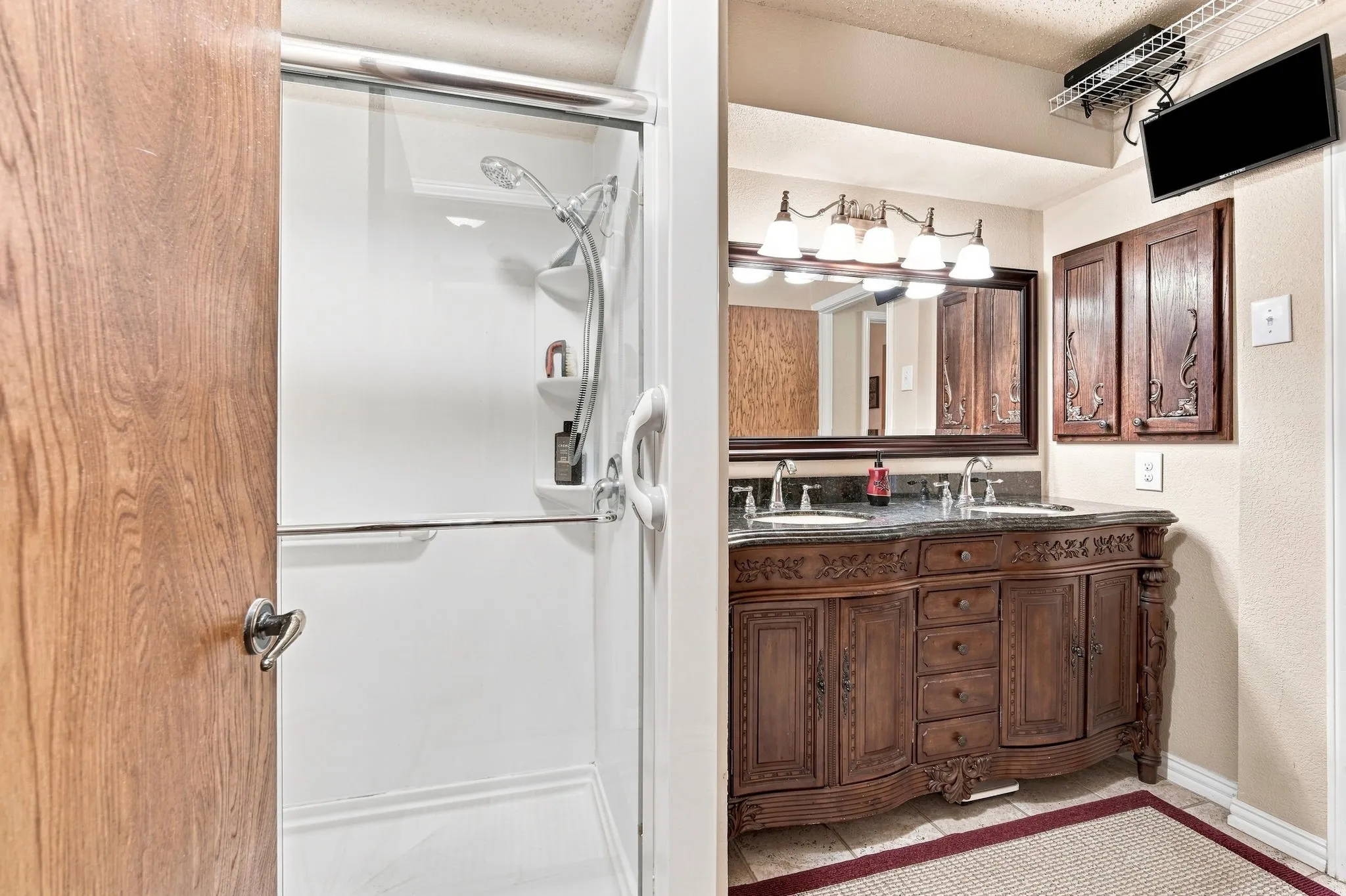 Single Family Residence For Sale in Ellis County , 2310 Louise Lane, Ennis, Texas 75119, 4 Bedroom, 3 Bathroom, 2 Garage spaces, 2,119 Sqft, built in 1976, mls#21361536, Real Estate Agent in Ennis, Homes For Sale in Ellis county, Homes For Sale in Ennis, Realtor in Ennis Texas, Real Estate Brokerage Independent Realty Texas, Luminita Cordes Realtor