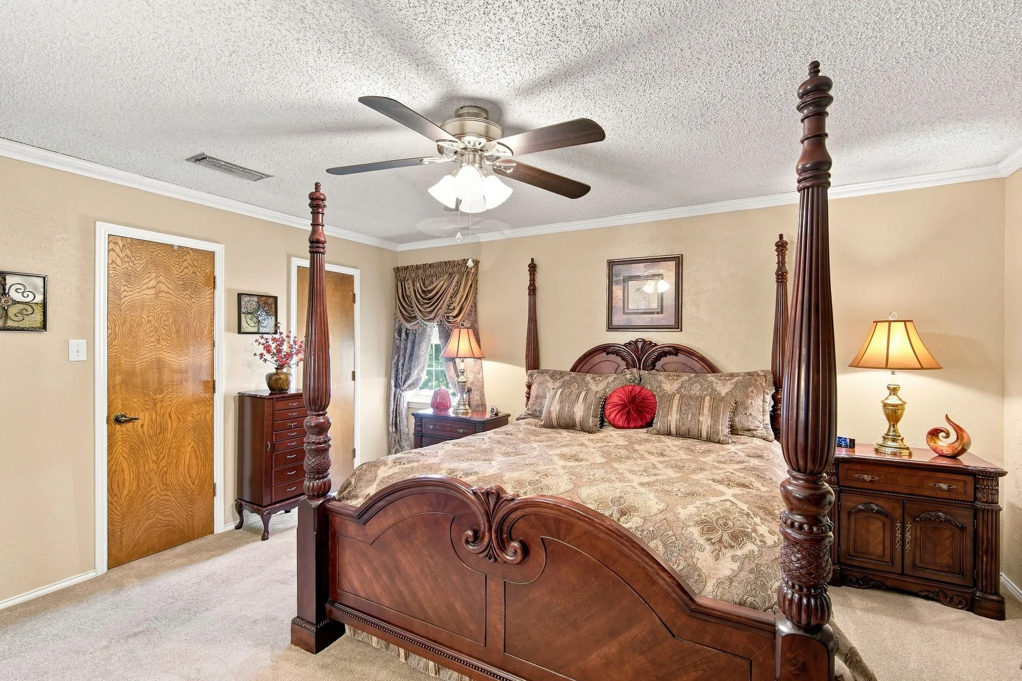 Single Family Residence For Sale in Ellis County , 2310 Louise Lane, Ennis, Texas 75119, 4 Bedroom, 3 Bathroom, 2 Garage spaces, 2,119 Sqft, built in 1976, mls#21361536, Real Estate Agent in Ennis, Homes For Sale in Ellis county, Homes For Sale in Ennis, Realtor in Ennis Texas, Real Estate Brokerage Independent Realty Texas, Luminita Cordes Realtor