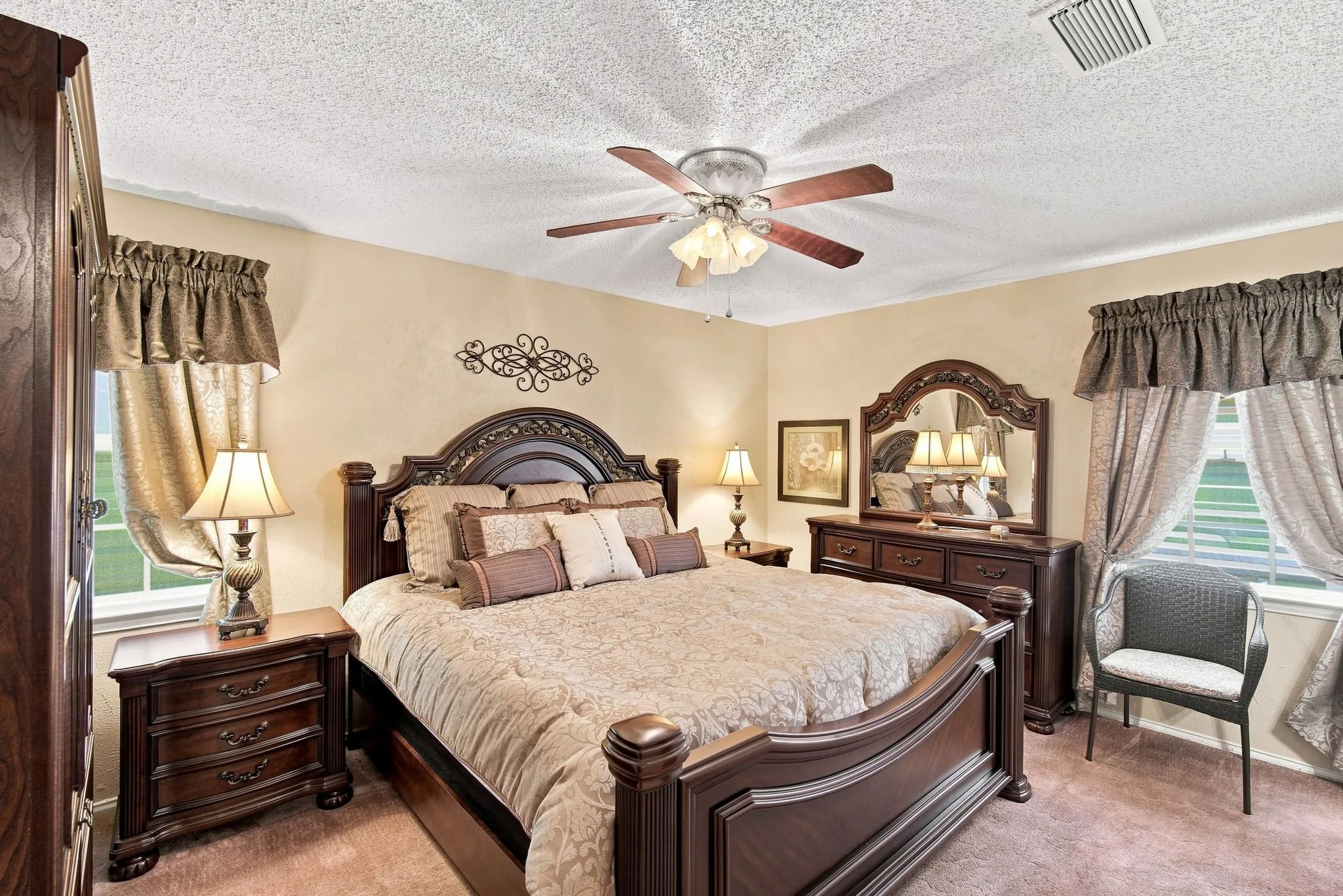 Single Family Residence For Sale in Ellis County , 2310 Louise Lane, Ennis, Texas 75119, 4 Bedroom, 3 Bathroom, 2 Garage spaces, 2,119 Sqft, built in 1976, mls#21361536, Real Estate Agent in Ennis, Homes For Sale in Ellis county, Homes For Sale in Ennis, Realtor in Ennis Texas, Real Estate Brokerage Independent Realty Texas, Luminita Cordes Realtor