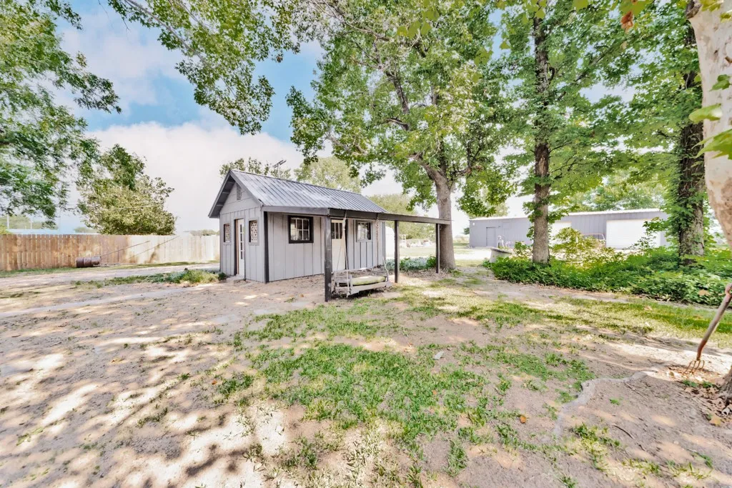 Single Family Residence For Sale in Montague County , 7590 Fm 1758, Bowie, Texas 76230, 3 Bedroom, 2 Bathroom, 2 Garage spaces, 1,292 Sqft, built in 1967, mls#21362825, Real Estate Agent in Bowie, Homes For Sale in Montague county, Homes For Sale in Bowie, Realtor in Bowie Texas, Real Estate Brokerage Independent Realty Texas, Luminita Cordes Realtor