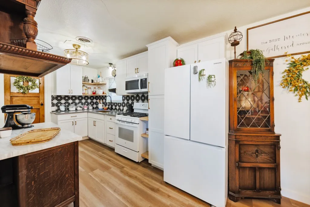 Single Family Residence For Sale in Montague County , 7590 Fm 1758, Bowie, Texas 76230, 3 Bedroom, 2 Bathroom, 2 Garage spaces, 1,292 Sqft, built in 1967, mls#21362825, Real Estate Agent in Bowie, Homes For Sale in Montague county, Homes For Sale in Bowie, Realtor in Bowie Texas, Real Estate Brokerage Independent Realty Texas, Luminita Cordes Realtor