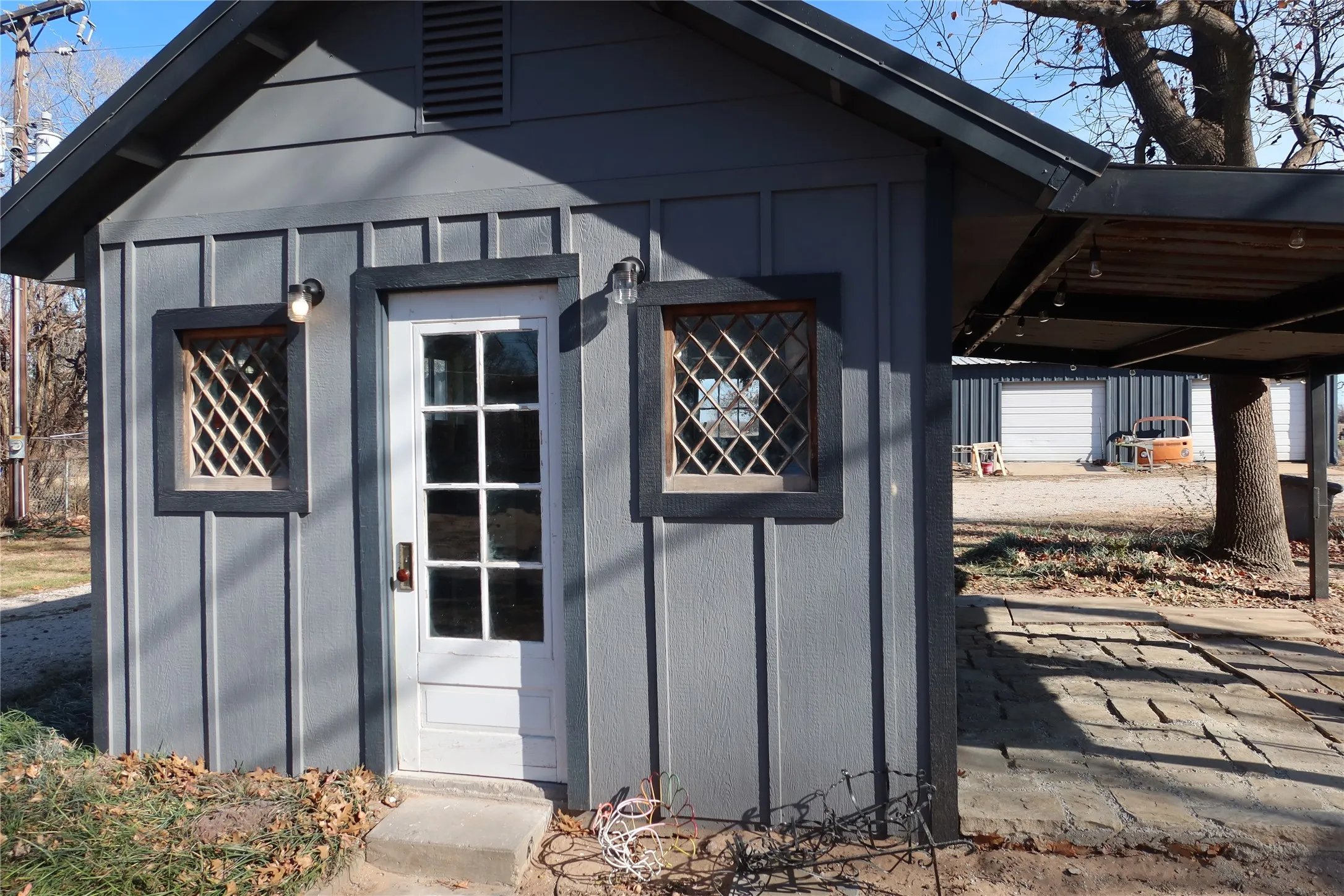 Single Family Residence For Sale in Montague County , 7590 Fm 1758, Bowie, Texas 76230, 3 Bedroom, 2 Bathroom, 2 Garage spaces, 1,292 Sqft, built in 1967, mls#21362825, Real Estate Agent in Bowie, Homes For Sale in Montague county, Homes For Sale in Bowie, Realtor in Bowie Texas, Real Estate Brokerage Independent Realty Texas, Luminita Cordes Realtor