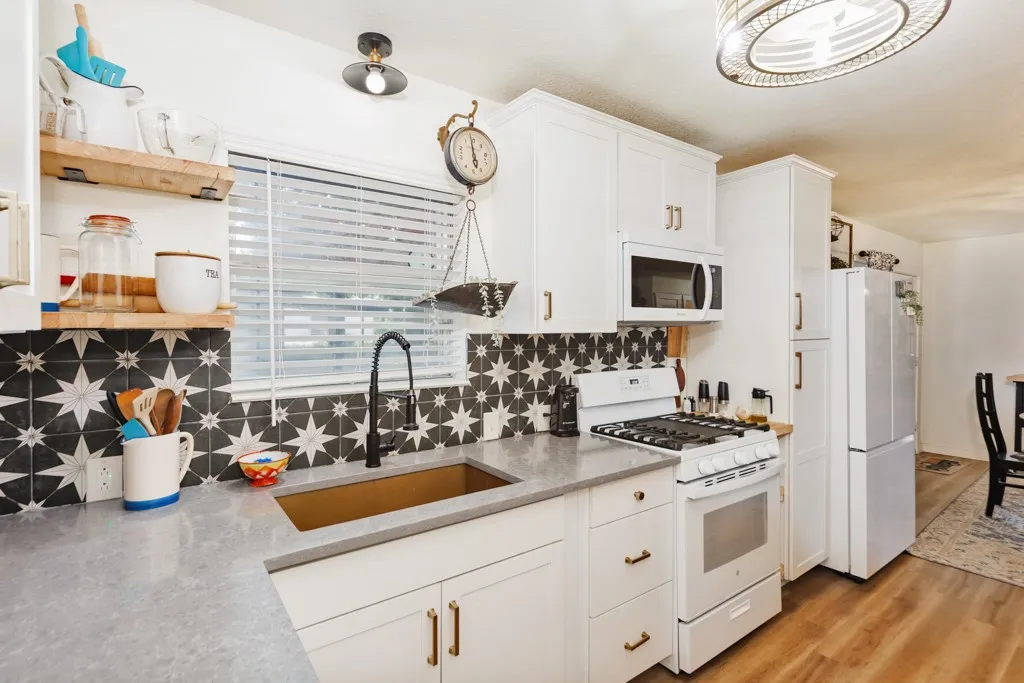 Single Family Residence For Sale in Montague County , 7590 Fm 1758, Bowie, Texas 76230, 3 Bedroom, 2 Bathroom, 2 Garage spaces, 1,292 Sqft, built in 1967, mls#21362825, Real Estate Agent in Bowie, Homes For Sale in Montague county, Homes For Sale in Bowie, Realtor in Bowie Texas, Real Estate Brokerage Independent Realty Texas, Luminita Cordes Realtor