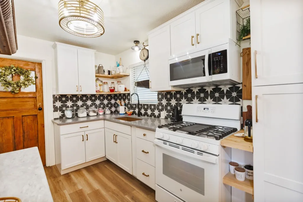 Single Family Residence For Sale in Montague County , 7590 Fm 1758, Bowie, Texas 76230, 3 Bedroom, 2 Bathroom, 2 Garage spaces, 1,292 Sqft, built in 1967, mls#21362825, Real Estate Agent in Bowie, Homes For Sale in Montague county, Homes For Sale in Bowie, Realtor in Bowie Texas, Real Estate Brokerage Independent Realty Texas, Luminita Cordes Realtor
