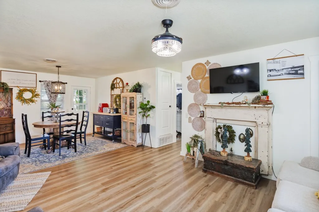 Single Family Residence For Sale in Montague County , 7590 Fm 1758, Bowie, Texas 76230, 3 Bedroom, 2 Bathroom, 2 Garage spaces, 1,292 Sqft, built in 1967, mls#21362825, Real Estate Agent in Bowie, Homes For Sale in Montague county, Homes For Sale in Bowie, Realtor in Bowie Texas, Real Estate Brokerage Independent Realty Texas, Luminita Cordes Realtor