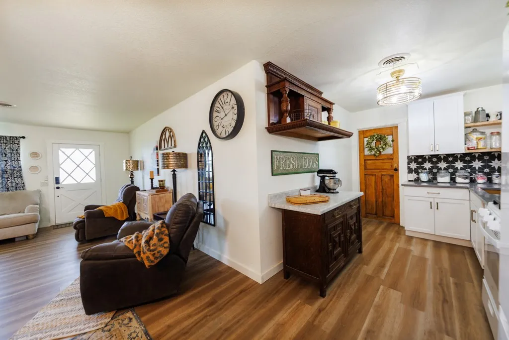 Single Family Residence For Sale in Montague County , 7590 Fm 1758, Bowie, Texas 76230, 3 Bedroom, 2 Bathroom, 2 Garage spaces, 1,292 Sqft, built in 1967, mls#21362825, Real Estate Agent in Bowie, Homes For Sale in Montague county, Homes For Sale in Bowie, Realtor in Bowie Texas, Real Estate Brokerage Independent Realty Texas, Luminita Cordes Realtor