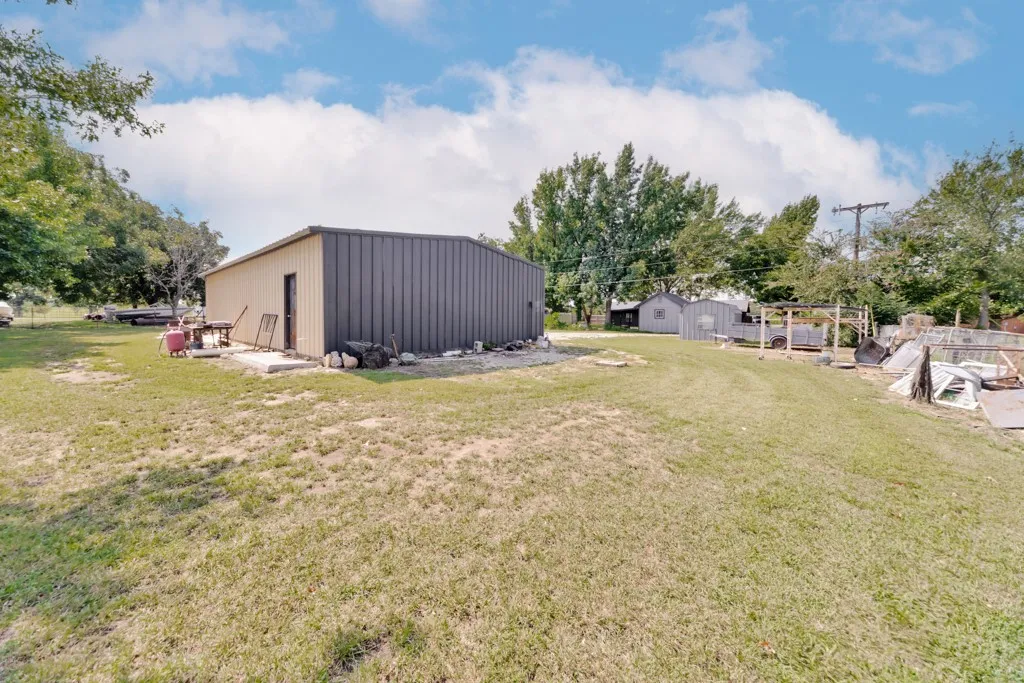 Single Family Residence For Sale in Montague County , 7590 Fm 1758, Bowie, Texas 76230, 3 Bedroom, 2 Bathroom, 2 Garage spaces, 1,292 Sqft, built in 1967, mls#21362825, Real Estate Agent in Bowie, Homes For Sale in Montague county, Homes For Sale in Bowie, Realtor in Bowie Texas, Real Estate Brokerage Independent Realty Texas, Luminita Cordes Realtor