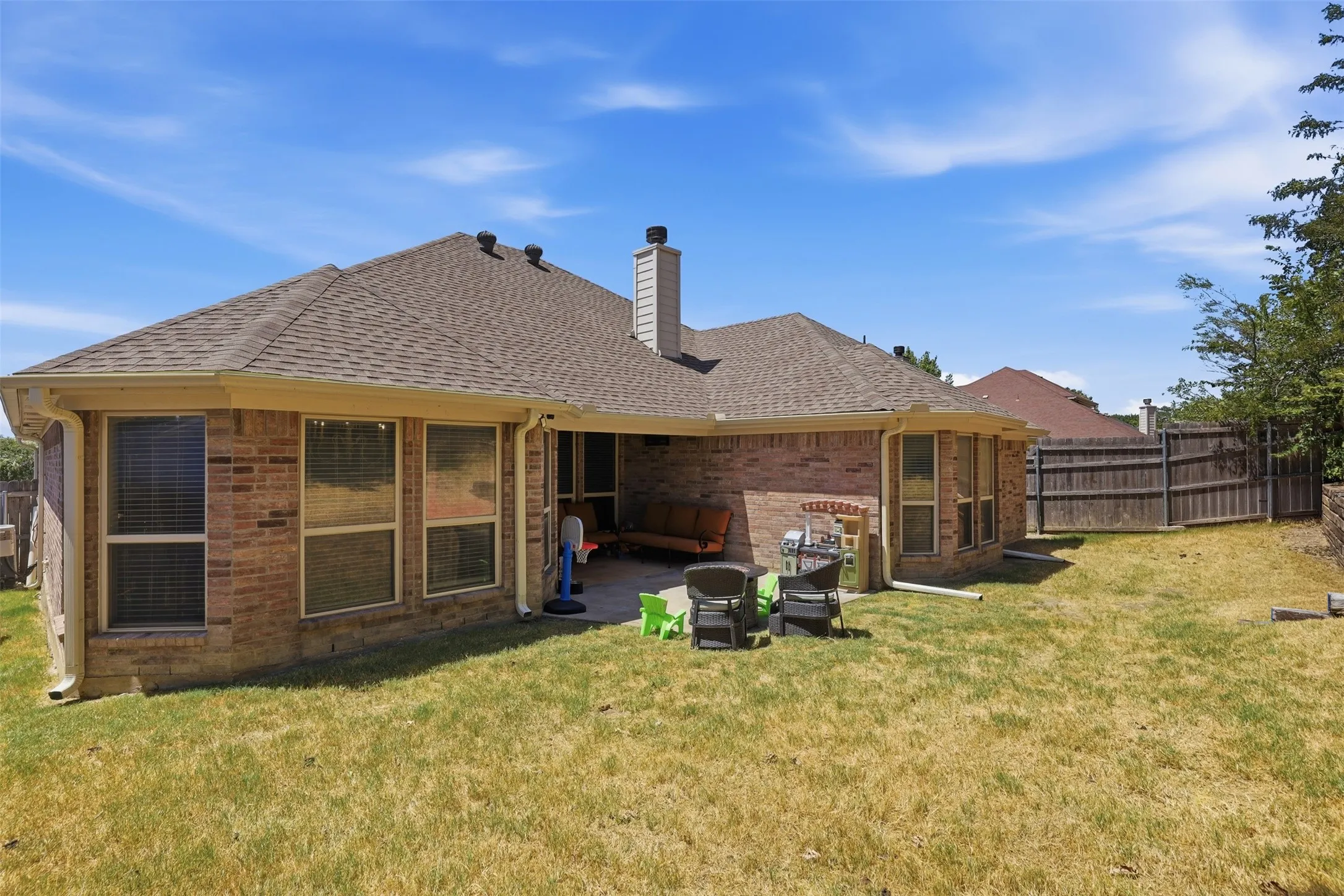Single Family Residence For Sale in Parker County , 172 Overland Trail, Willow Park, Texas 76087, 4 Bedroom, 2 Bathroom, 2 Garage spaces, 2,057 Sqft, built in 2007, mls#21362684, Real Estate Agent in Willow Park, Homes For Sale in Parker county, Homes For Sale in Willow Park, Realtor in Willow Park Texas, Real Estate Brokerage Independent Realty Texas, Luminita Cordes Realtor