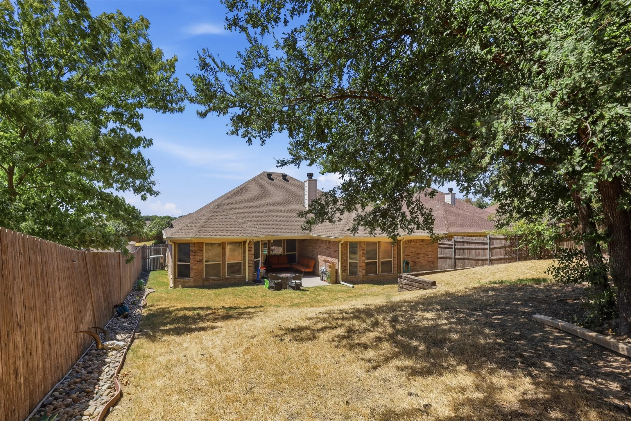 Single Family Residence For Sale in Parker County , 172 Overland Trail, Willow Park, Texas 76087, 4 Bedroom, 2 Bathroom, 2 Garage spaces, 2,057 Sqft, built in 2007, mls#21362684, Real Estate Agent in Willow Park, Homes For Sale in Parker county, Homes For Sale in Willow Park, Realtor in Willow Park Texas, Real Estate Brokerage Independent Realty Texas, Luminita Cordes Realtor