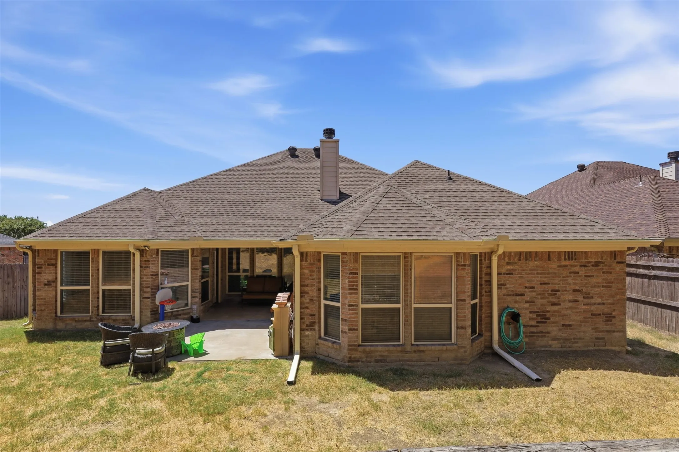Single Family Residence For Sale in Parker County , 172 Overland Trail, Willow Park, Texas 76087, 4 Bedroom, 2 Bathroom, 2 Garage spaces, 2,057 Sqft, built in 2007, mls#21362684, Real Estate Agent in Willow Park, Homes For Sale in Parker county, Homes For Sale in Willow Park, Realtor in Willow Park Texas, Real Estate Brokerage Independent Realty Texas, Luminita Cordes Realtor