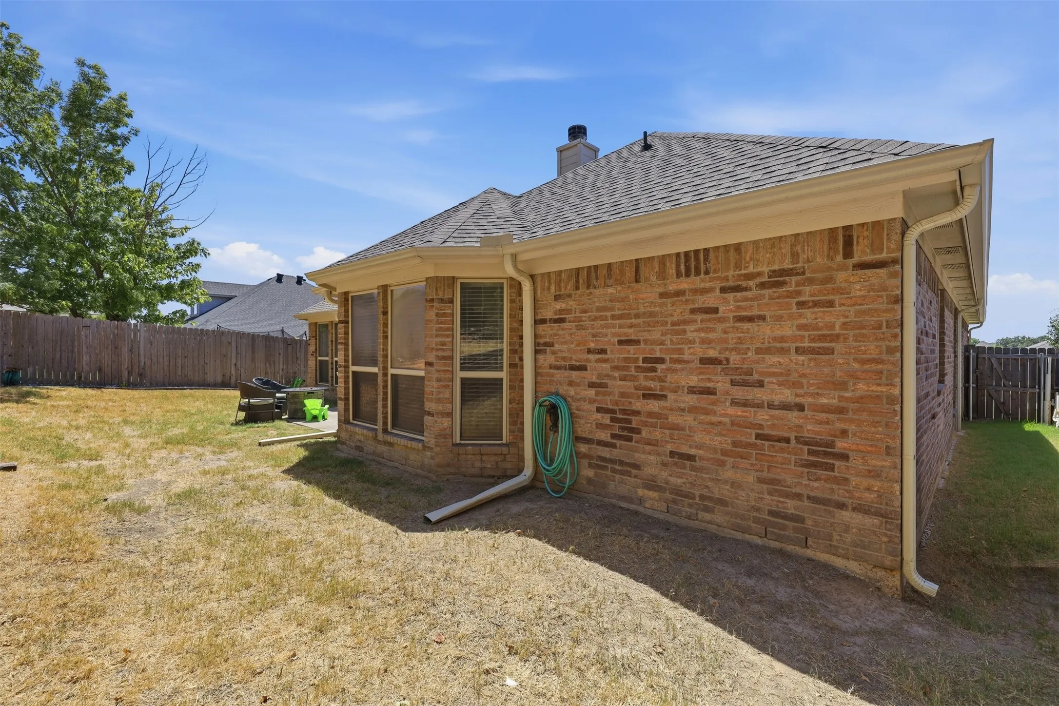 Single Family Residence For Sale in Parker County , 172 Overland Trail, Willow Park, Texas 76087, 4 Bedroom, 2 Bathroom, 2 Garage spaces, 2,057 Sqft, built in 2007, mls#21362684, Real Estate Agent in Willow Park, Homes For Sale in Parker county, Homes For Sale in Willow Park, Realtor in Willow Park Texas, Real Estate Brokerage Independent Realty Texas, Luminita Cordes Realtor