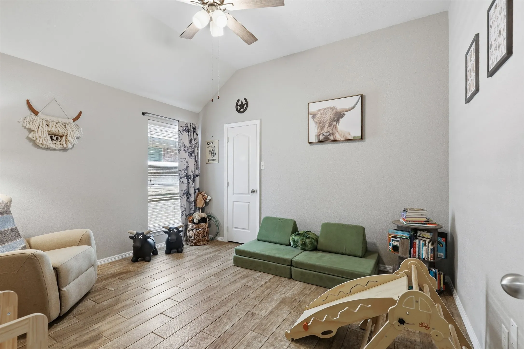 Single Family Residence For Sale in Parker County , 172 Overland Trail, Willow Park, Texas 76087, 4 Bedroom, 2 Bathroom, 2 Garage spaces, 2,057 Sqft, built in 2007, mls#21362684, Real Estate Agent in Willow Park, Homes For Sale in Parker county, Homes For Sale in Willow Park, Realtor in Willow Park Texas, Real Estate Brokerage Independent Realty Texas, Luminita Cordes Realtor