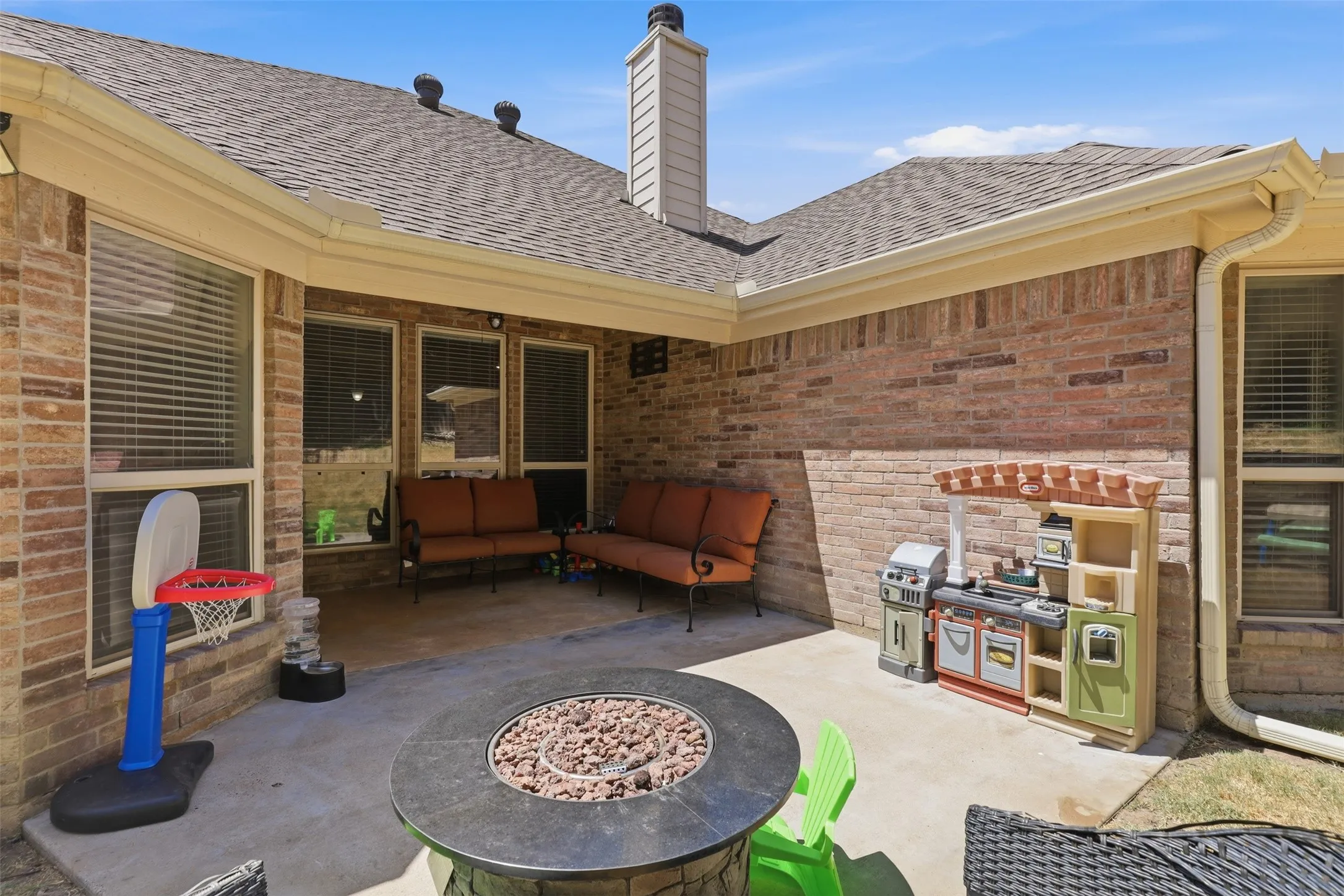 Single Family Residence For Sale in Parker County , 172 Overland Trail, Willow Park, Texas 76087, 4 Bedroom, 2 Bathroom, 2 Garage spaces, 2,057 Sqft, built in 2007, mls#21362684, Real Estate Agent in Willow Park, Homes For Sale in Parker county, Homes For Sale in Willow Park, Realtor in Willow Park Texas, Real Estate Brokerage Independent Realty Texas, Luminita Cordes Realtor