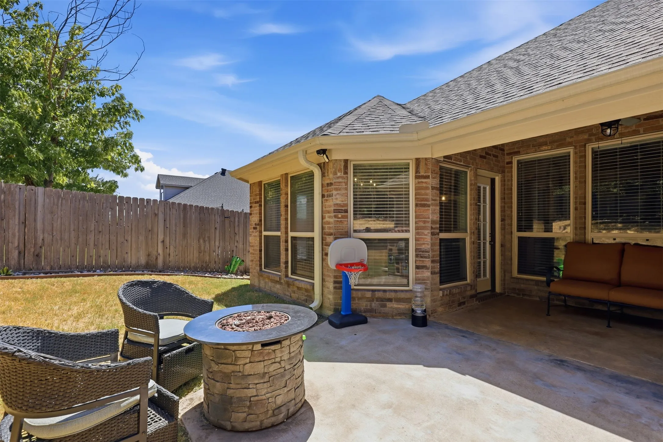 Single Family Residence For Sale in Parker County , 172 Overland Trail, Willow Park, Texas 76087, 4 Bedroom, 2 Bathroom, 2 Garage spaces, 2,057 Sqft, built in 2007, mls#21362684, Real Estate Agent in Willow Park, Homes For Sale in Parker county, Homes For Sale in Willow Park, Realtor in Willow Park Texas, Real Estate Brokerage Independent Realty Texas, Luminita Cordes Realtor