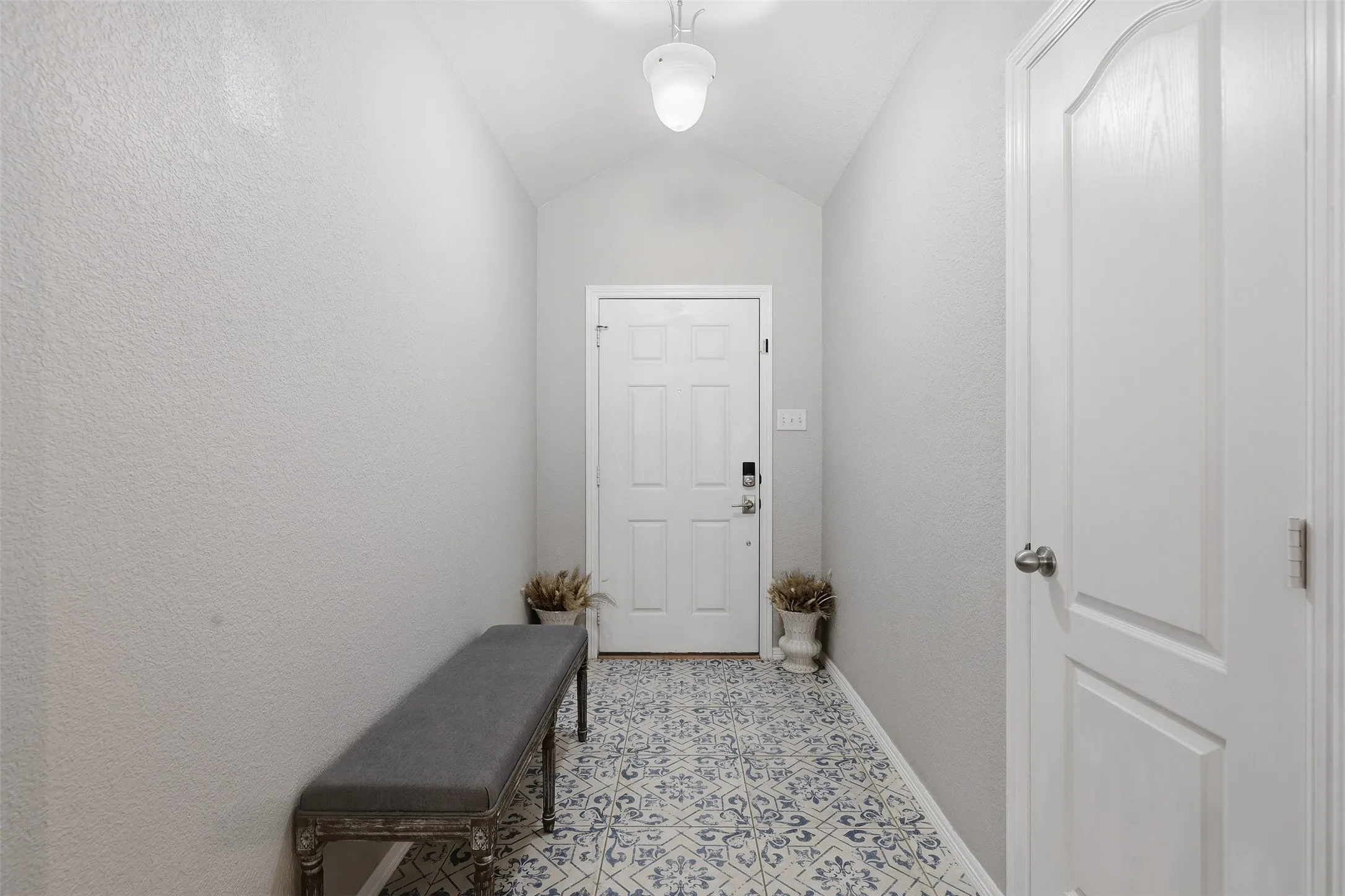 Single Family Residence For Sale in Parker County , 172 Overland Trail, Willow Park, Texas 76087, 4 Bedroom, 2 Bathroom, 2 Garage spaces, 2,057 Sqft, built in 2007, mls#21362684, Real Estate Agent in Willow Park, Homes For Sale in Parker county, Homes For Sale in Willow Park, Realtor in Willow Park Texas, Real Estate Brokerage Independent Realty Texas, Luminita Cordes Realtor