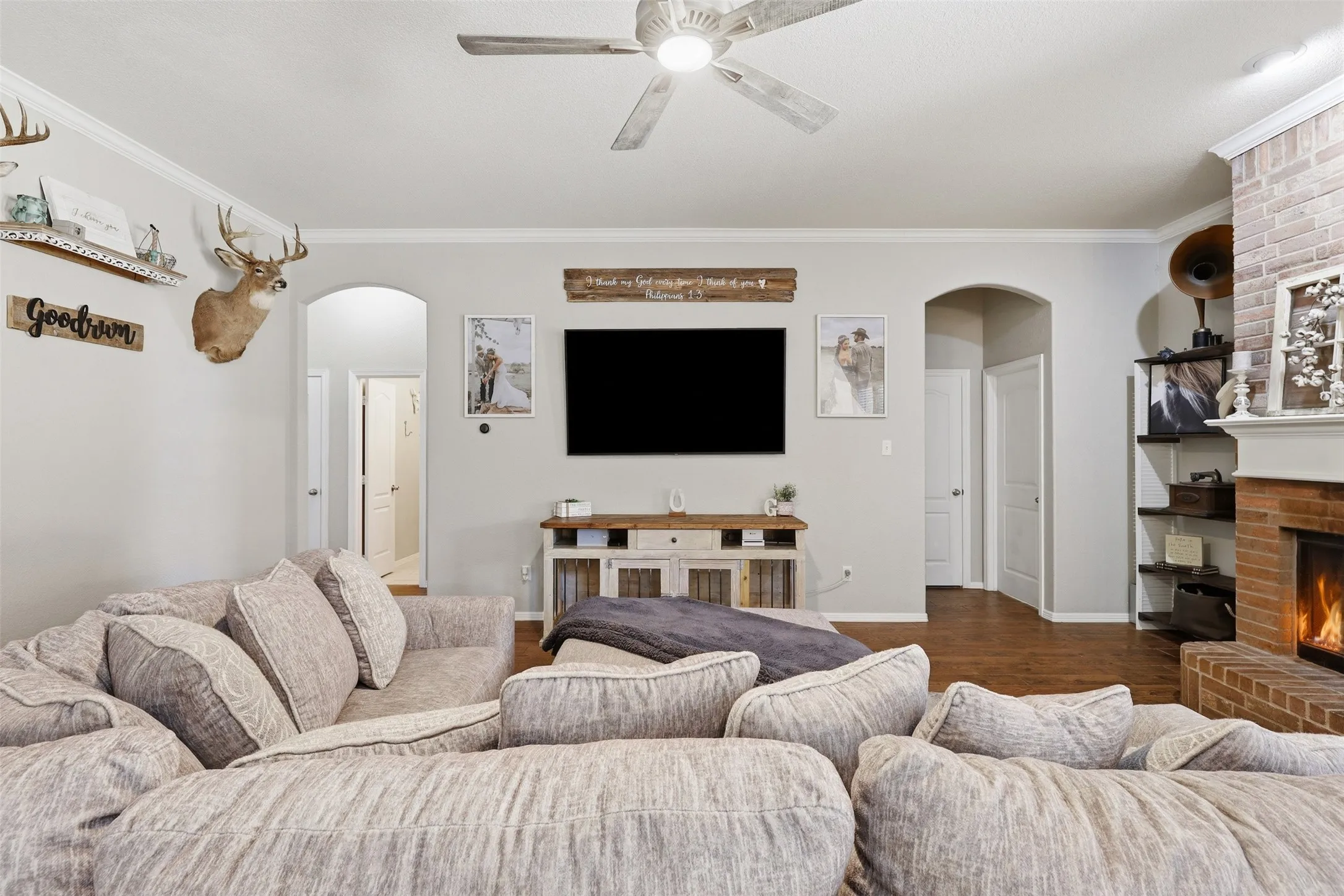 Single Family Residence For Sale in Parker County , 172 Overland Trail, Willow Park, Texas 76087, 4 Bedroom, 2 Bathroom, 2 Garage spaces, 2,057 Sqft, built in 2007, mls#21362684, Real Estate Agent in Willow Park, Homes For Sale in Parker county, Homes For Sale in Willow Park, Realtor in Willow Park Texas, Real Estate Brokerage Independent Realty Texas, Luminita Cordes Realtor