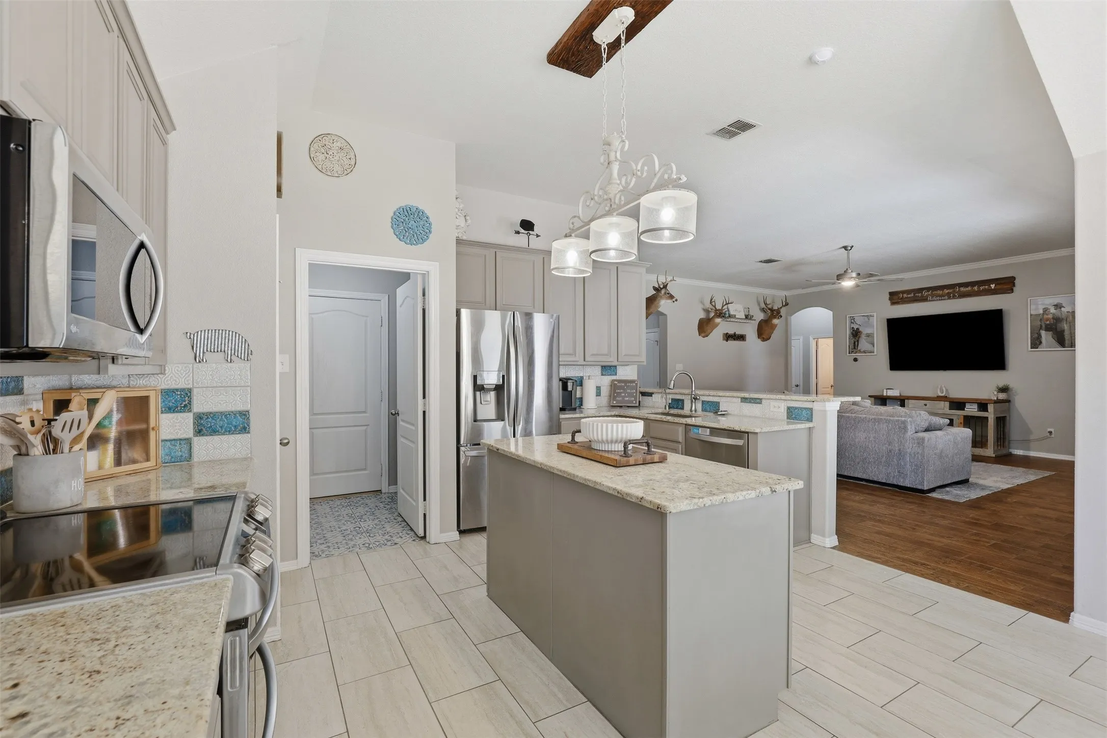 Single Family Residence For Sale in Parker County , 172 Overland Trail, Willow Park, Texas 76087, 4 Bedroom, 2 Bathroom, 2 Garage spaces, 2,057 Sqft, built in 2007, mls#21362684, Real Estate Agent in Willow Park, Homes For Sale in Parker county, Homes For Sale in Willow Park, Realtor in Willow Park Texas, Real Estate Brokerage Independent Realty Texas, Luminita Cordes Realtor