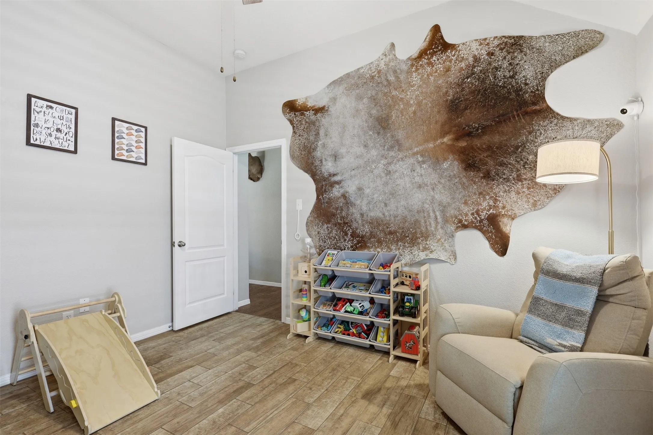 Single Family Residence For Sale in Parker County , 172 Overland Trail, Willow Park, Texas 76087, 4 Bedroom, 2 Bathroom, 2 Garage spaces, 2,057 Sqft, built in 2007, mls#21362684, Real Estate Agent in Willow Park, Homes For Sale in Parker county, Homes For Sale in Willow Park, Realtor in Willow Park Texas, Real Estate Brokerage Independent Realty Texas, Luminita Cordes Realtor