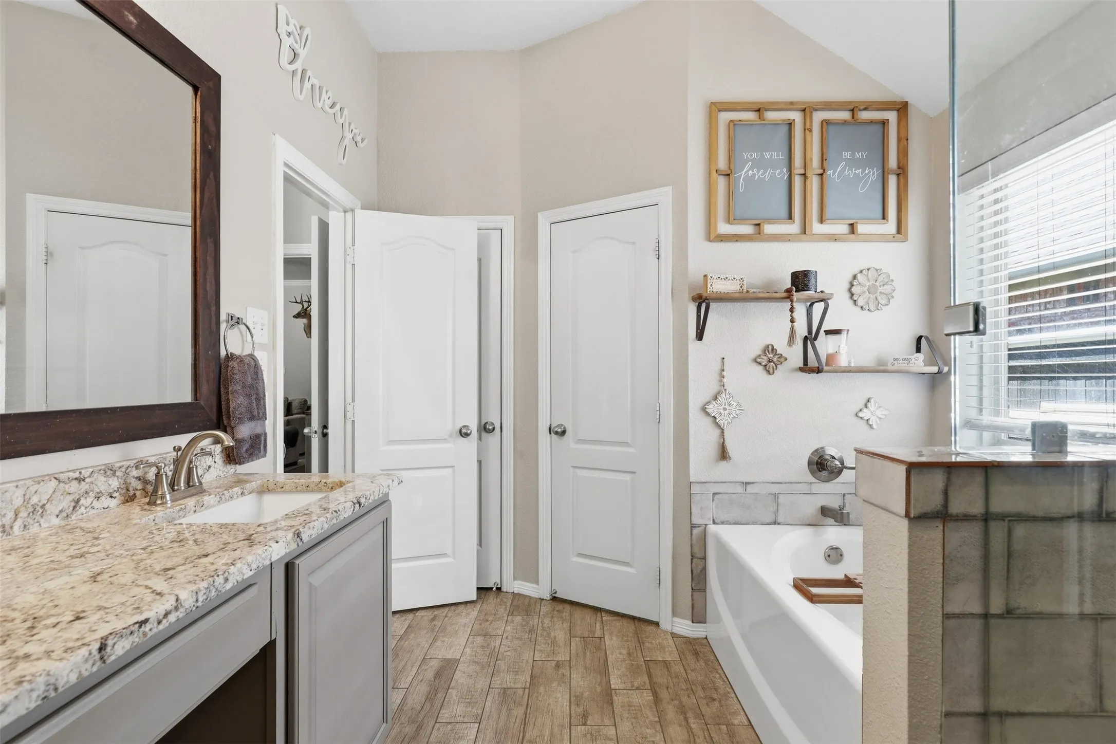 Single Family Residence For Sale in Parker County , 172 Overland Trail, Willow Park, Texas 76087, 4 Bedroom, 2 Bathroom, 2 Garage spaces, 2,057 Sqft, built in 2007, mls#21362684, Real Estate Agent in Willow Park, Homes For Sale in Parker county, Homes For Sale in Willow Park, Realtor in Willow Park Texas, Real Estate Brokerage Independent Realty Texas, Luminita Cordes Realtor