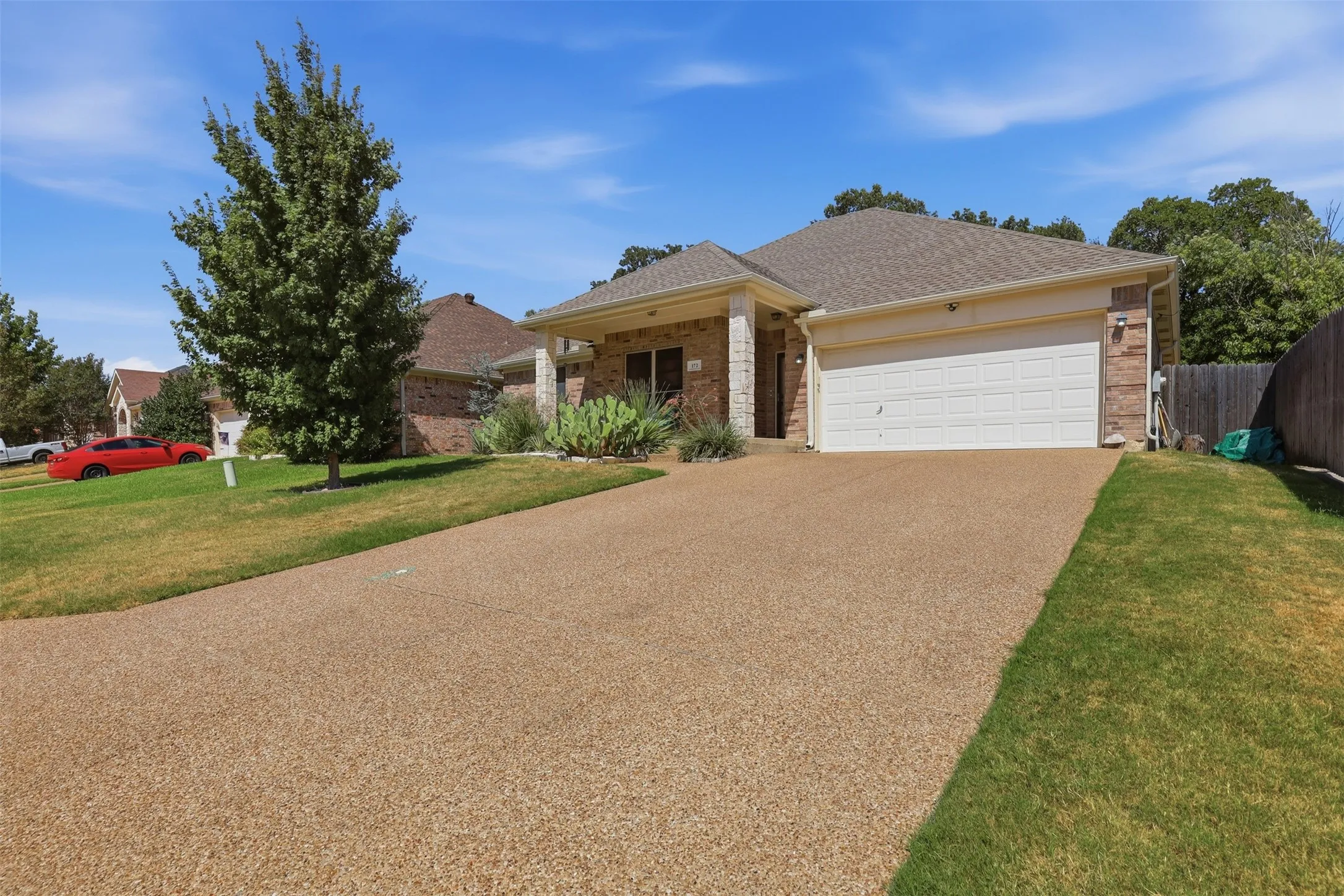 Single Family Residence For Sale in Parker County , 172 Overland Trail, Willow Park, Texas 76087, 4 Bedroom, 2 Bathroom, 2 Garage spaces, 2,057 Sqft, built in 2007, mls#21362684, Real Estate Agent in Willow Park, Homes For Sale in Parker county, Homes For Sale in Willow Park, Realtor in Willow Park Texas, Real Estate Brokerage Independent Realty Texas, Luminita Cordes Realtor